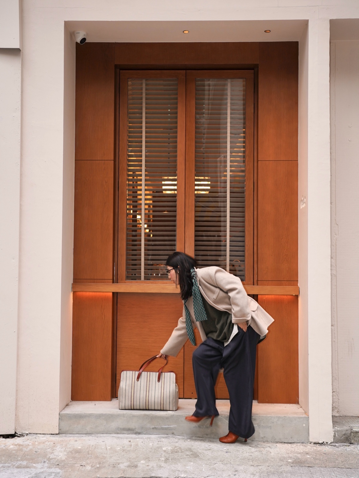 【預售】 HANAA 新款純羊毛深藍色弧形低裆寬腿垂感長褲 (11月28日前發)