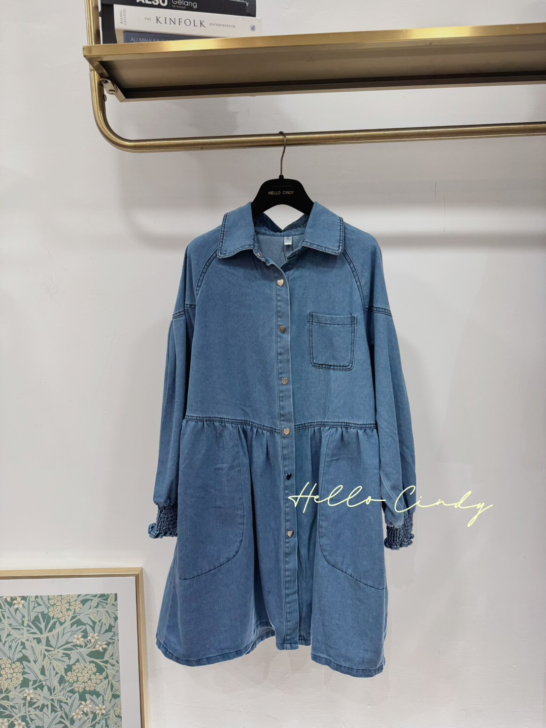 B10143 肉肉女孩的甜美愛心釦牛仔荷葉短洋裝