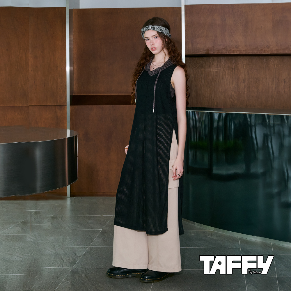 MA‧TSU Mi 輕薄透膚坑條V領外罩開岔長版背心裙(黑)