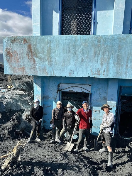 中醫陳醫師前往花蓮光復化身挖土超人紀錄照片