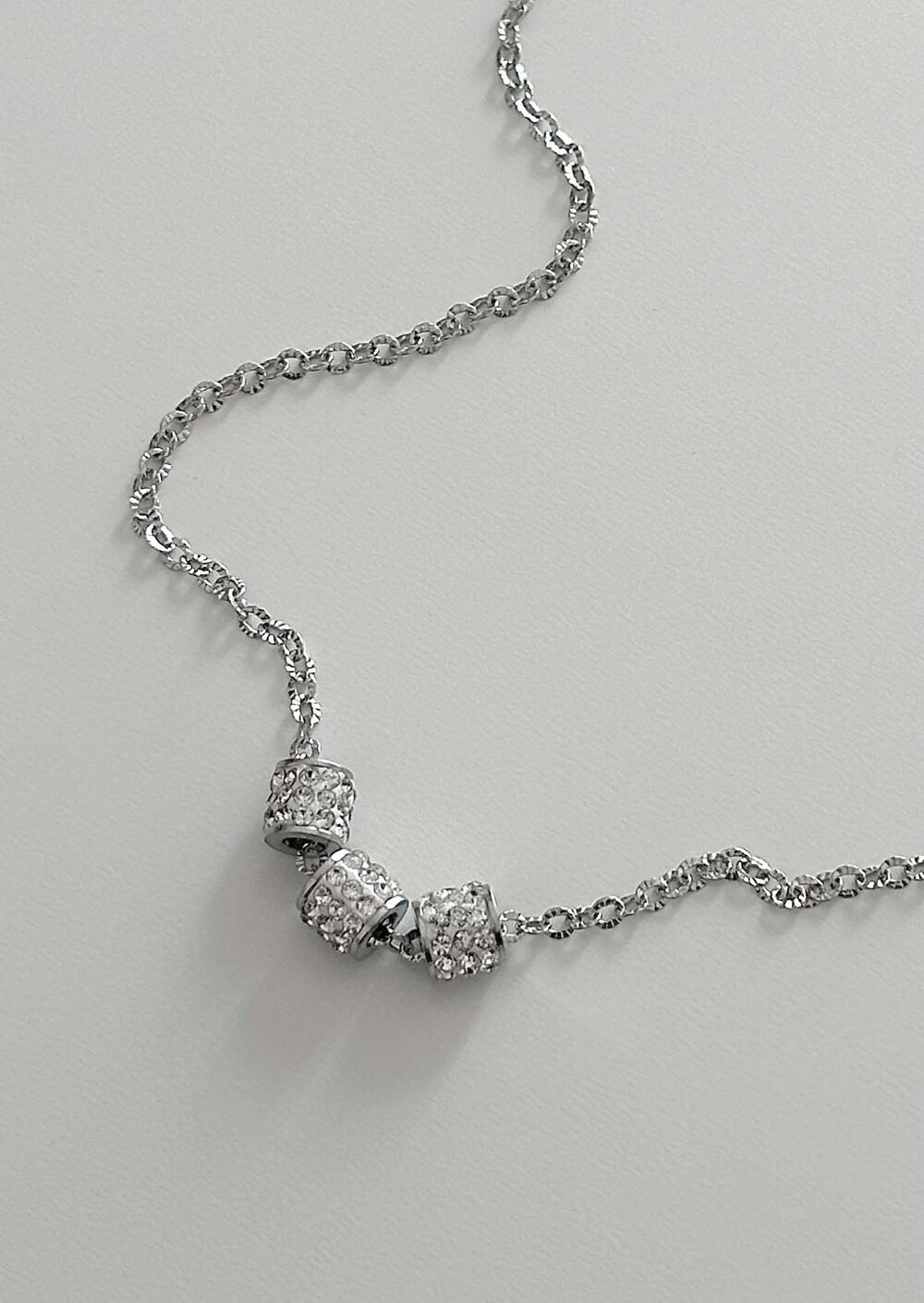 OFUSE 3 BALL CUBIC CHOKER