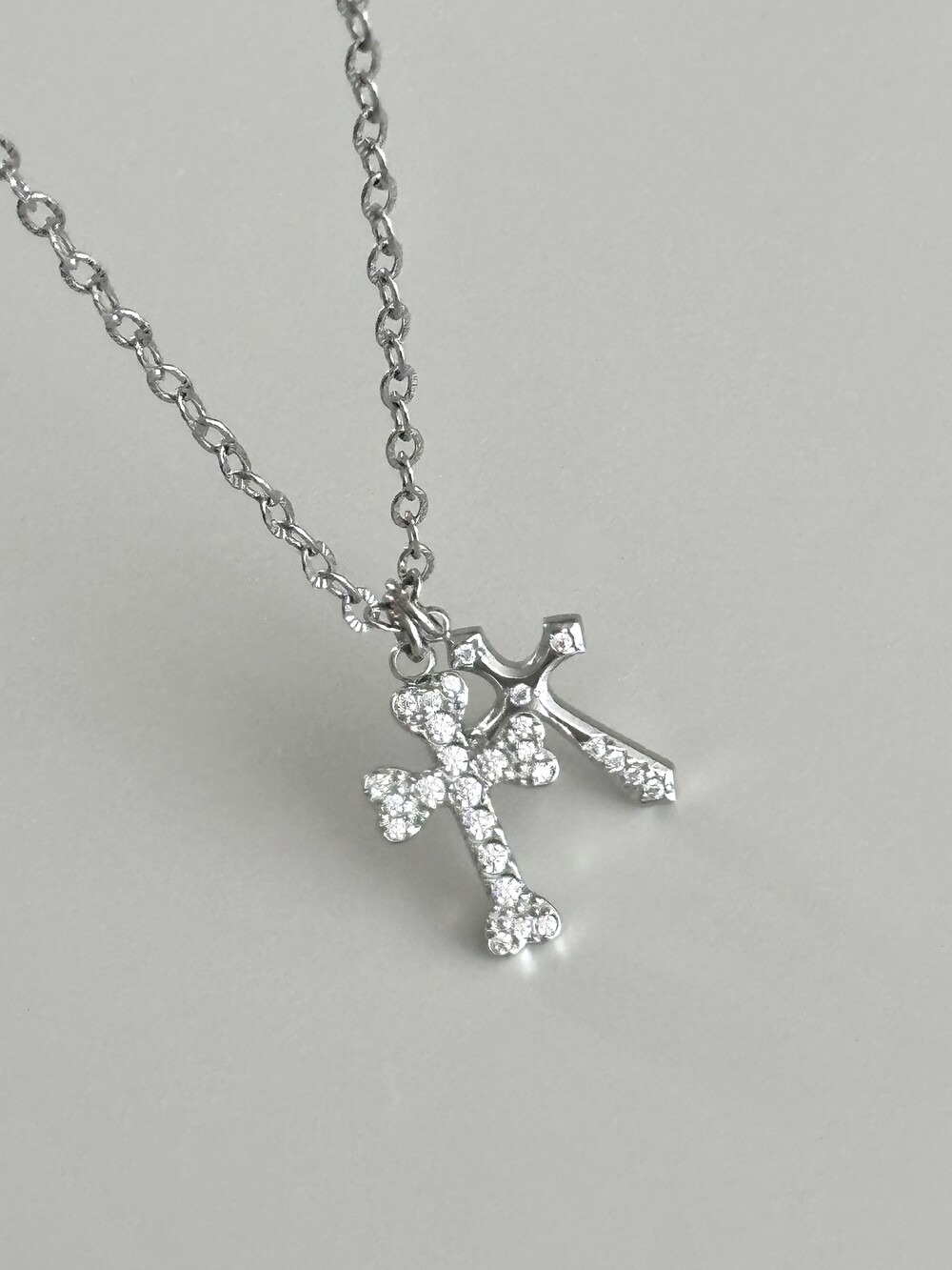 OFUSE 24 WINTER - CUBIC CROSS NECKLACE