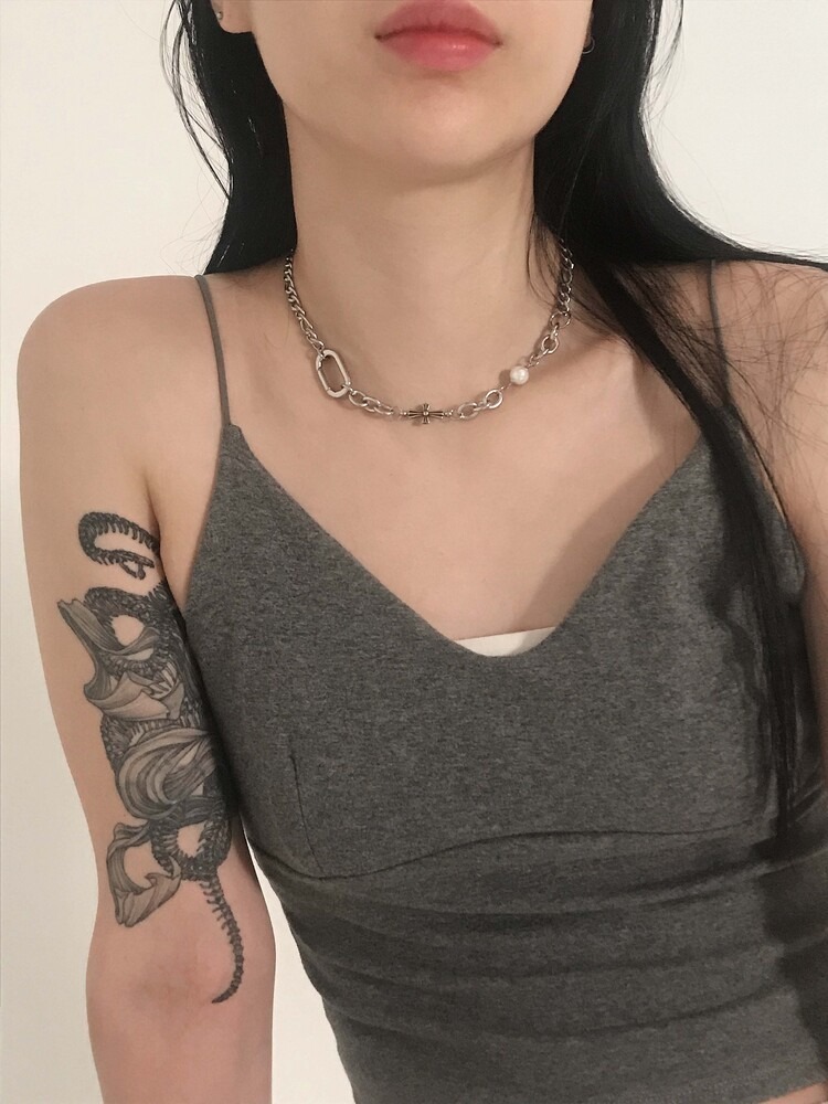 OFUSE CROSS PEARL CHOKER