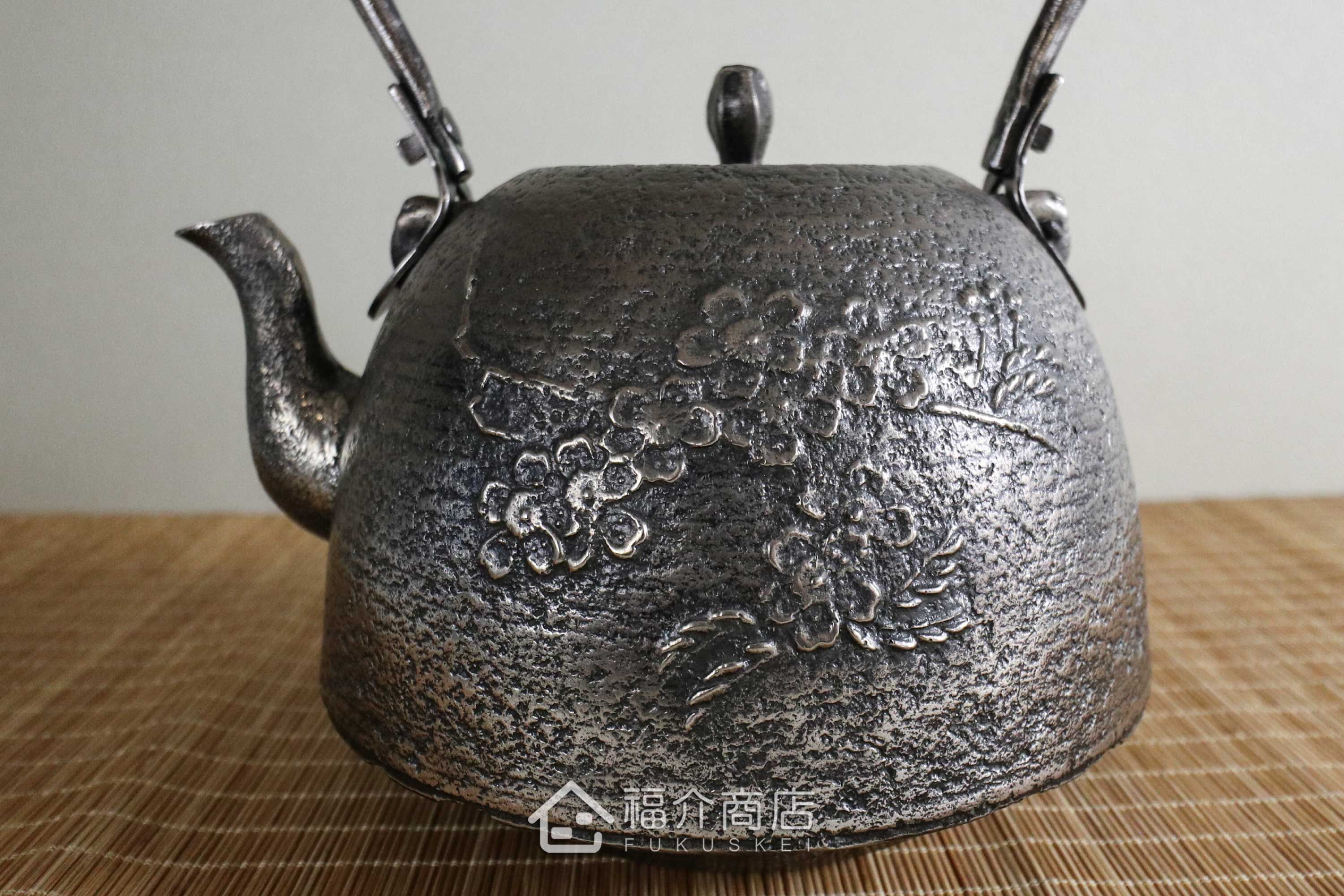 泡茶煮水用的日本製馬紋砂鐵壺