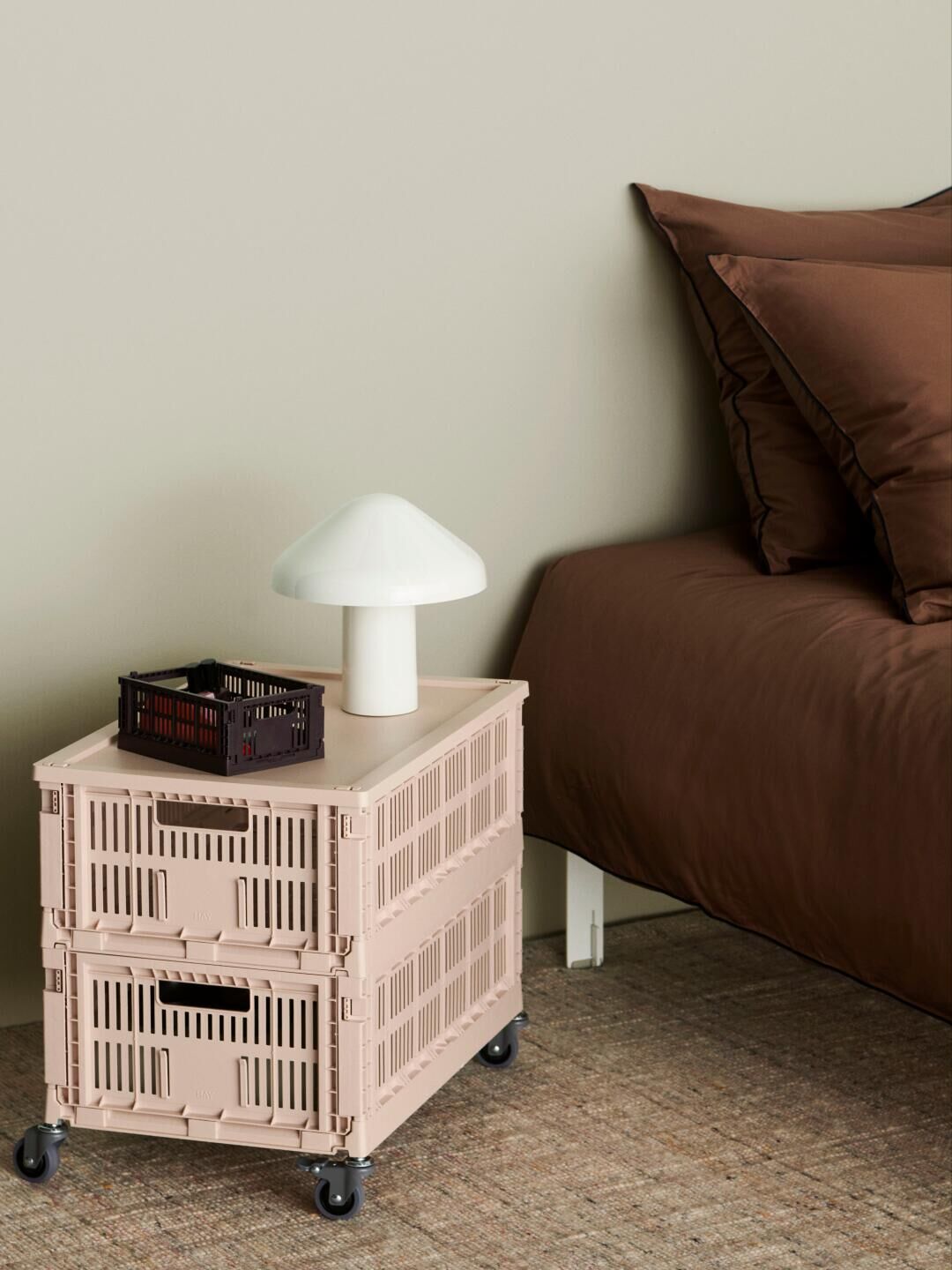 HAY Colour Crate 收納化妝品與充電器