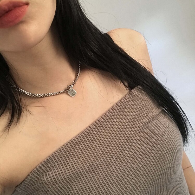 OFUSE BUTTON CHAIN CHOKER