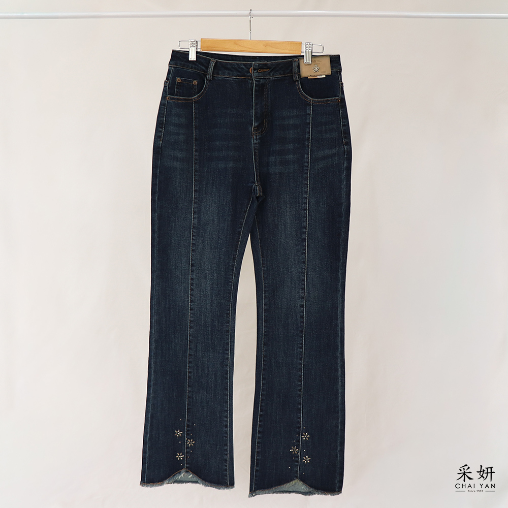 皮標褲腳燙鑽抽鬚喇叭牛仔褲