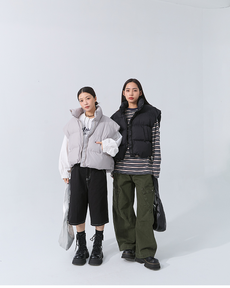 Cargo pants with large pockets and a scimitar design. Available in two colors: S/M/L【04102021】in stock+pre-order