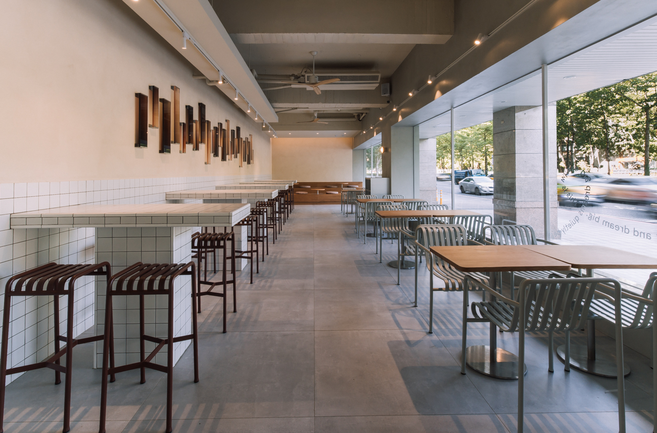 Palissade Bar Stool 高腳椅於伯朗咖啡吧台