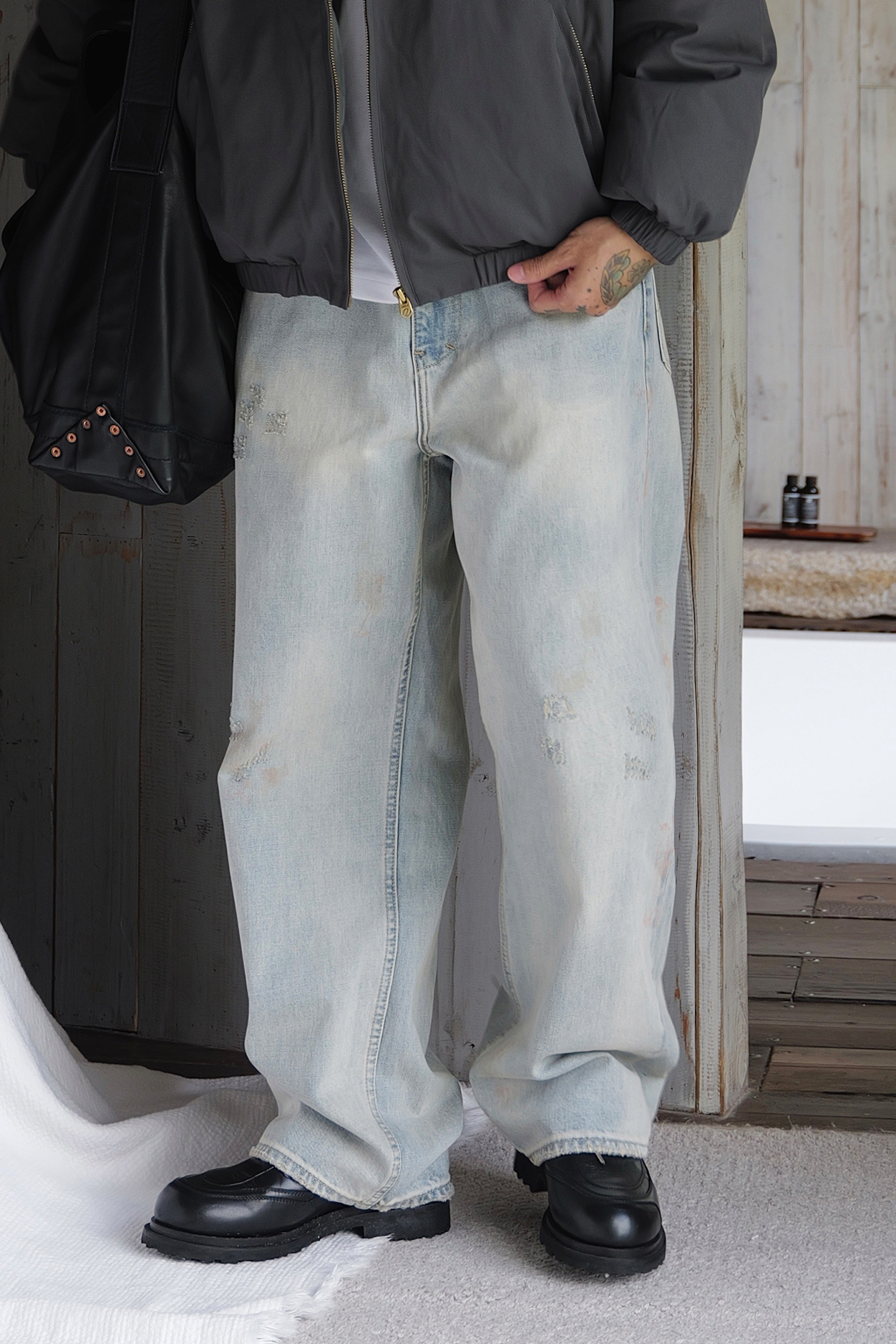 Unbent 25 A/W 淺色水洗寬直筒牛仔褲