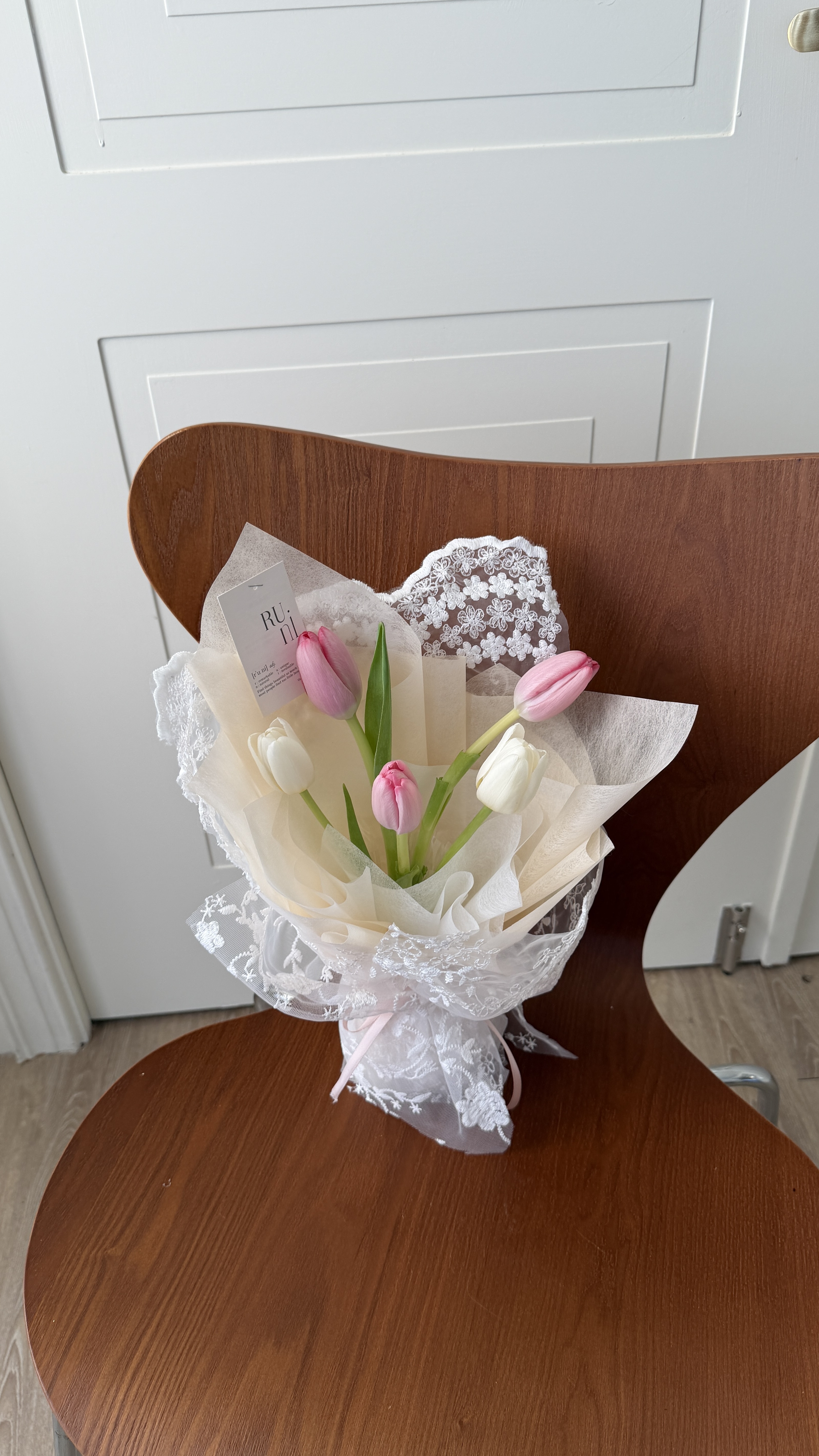 初戀冰淇淋-白粉鬱金香花束（蕾絲包裝款‼️）