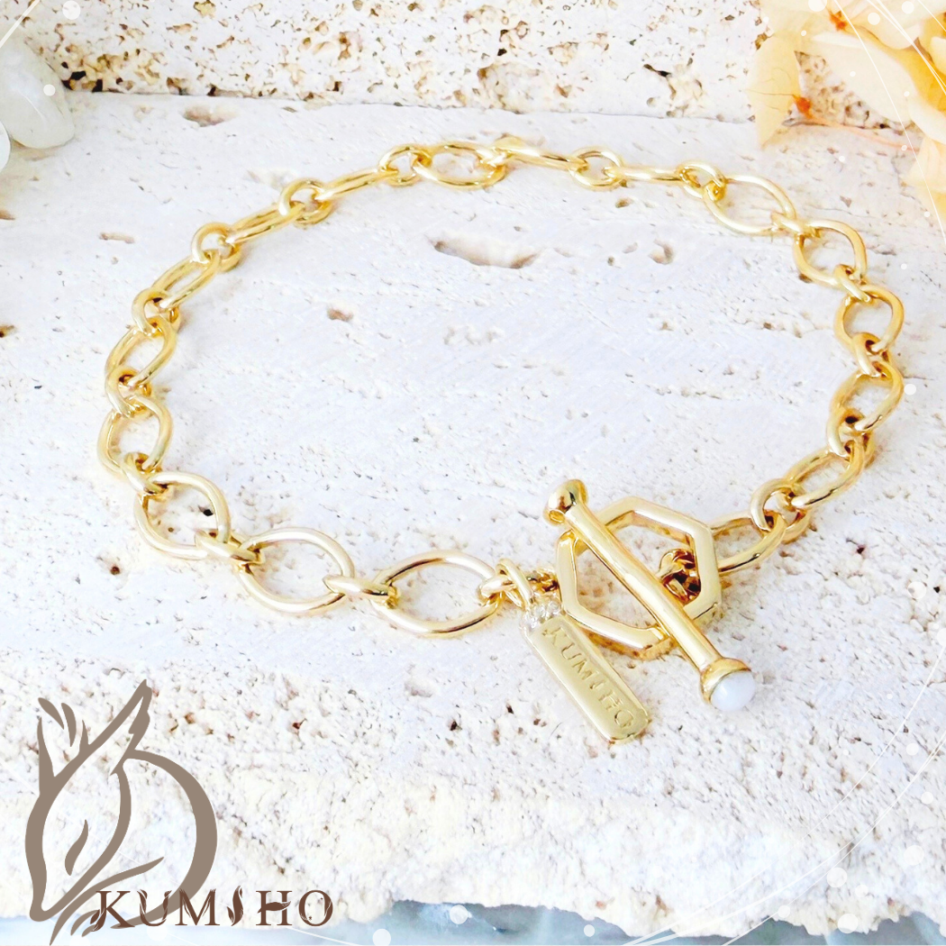 六月誕生石,白色月光石。