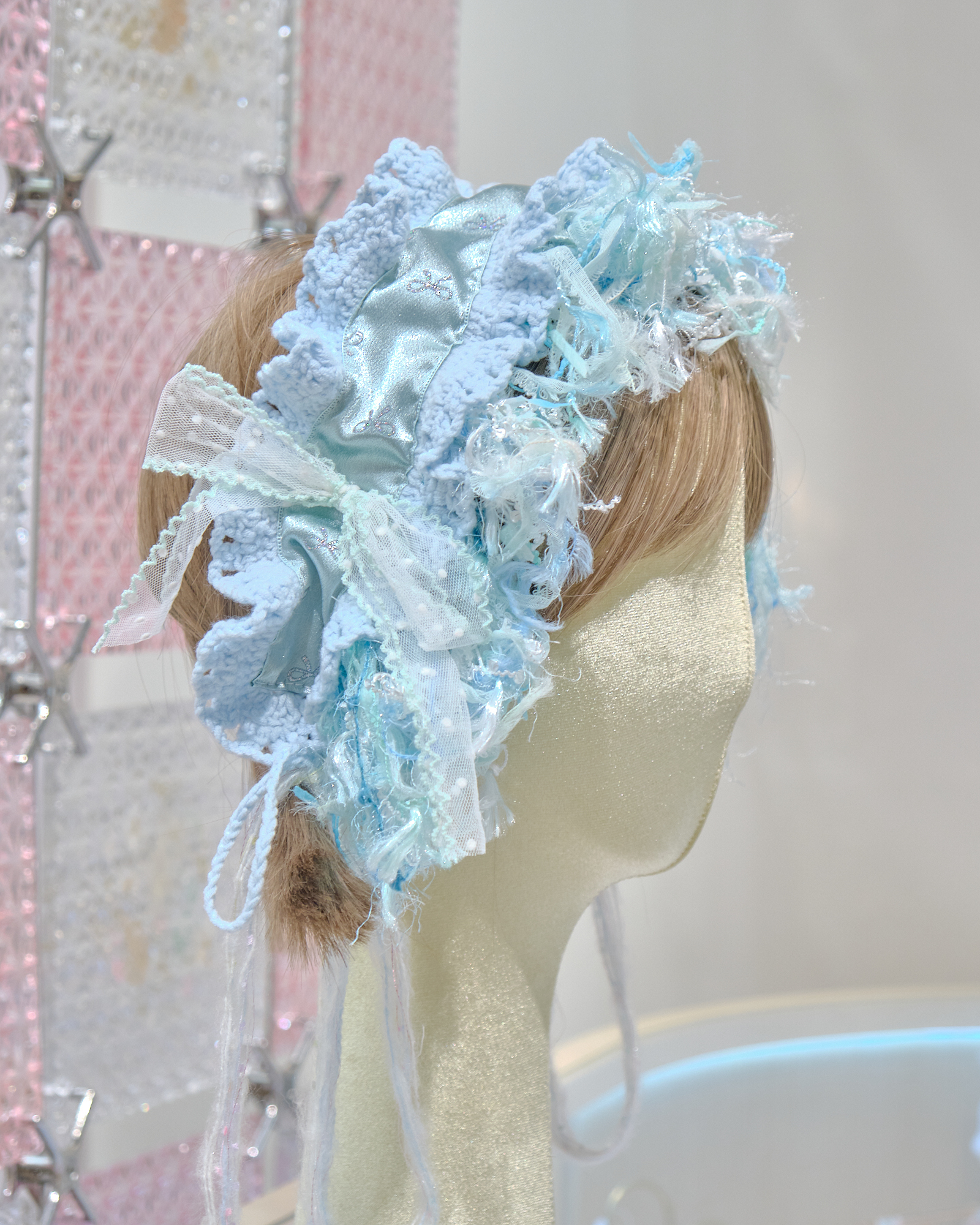 12912 Harajuku Style Warm & Cozy Ruffled Clip Bonnet