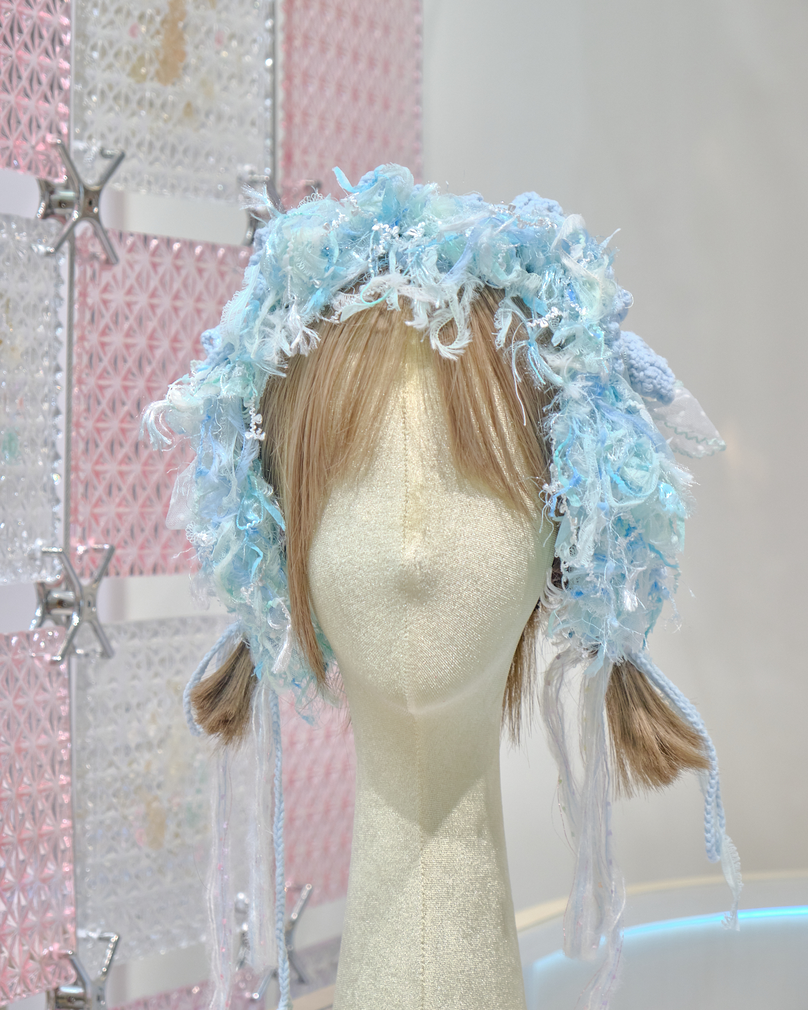 12912 Harajuku Style Warm & Cozy Ruffled Clip Bonnet