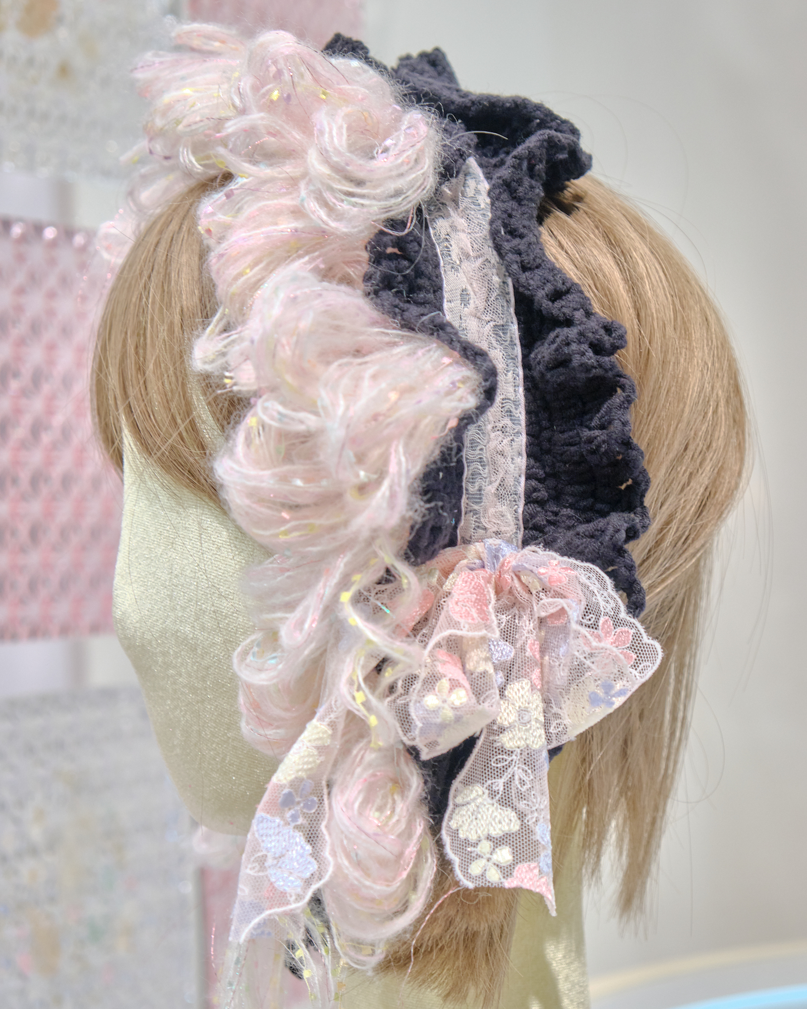 12911 Harajuku Style Warm & Cozy Ruffled Clip Bonnet