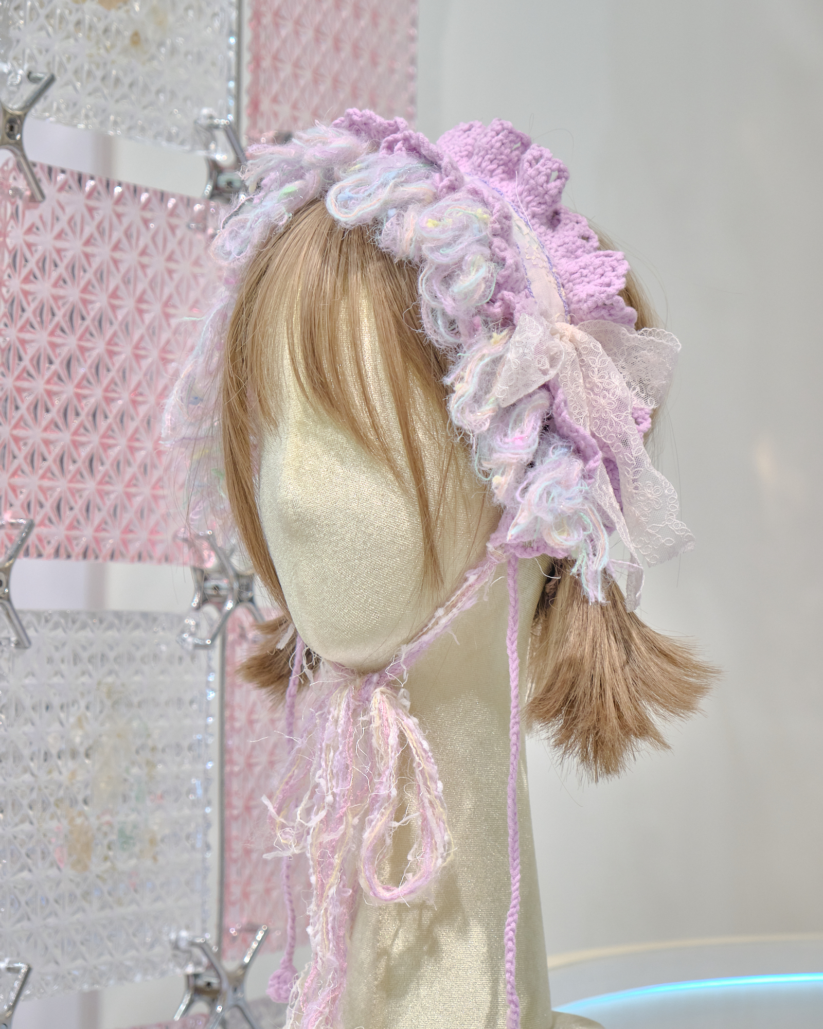 12910 Harajuku Style Warm & Cozy Ruffled Clip Bonnet
