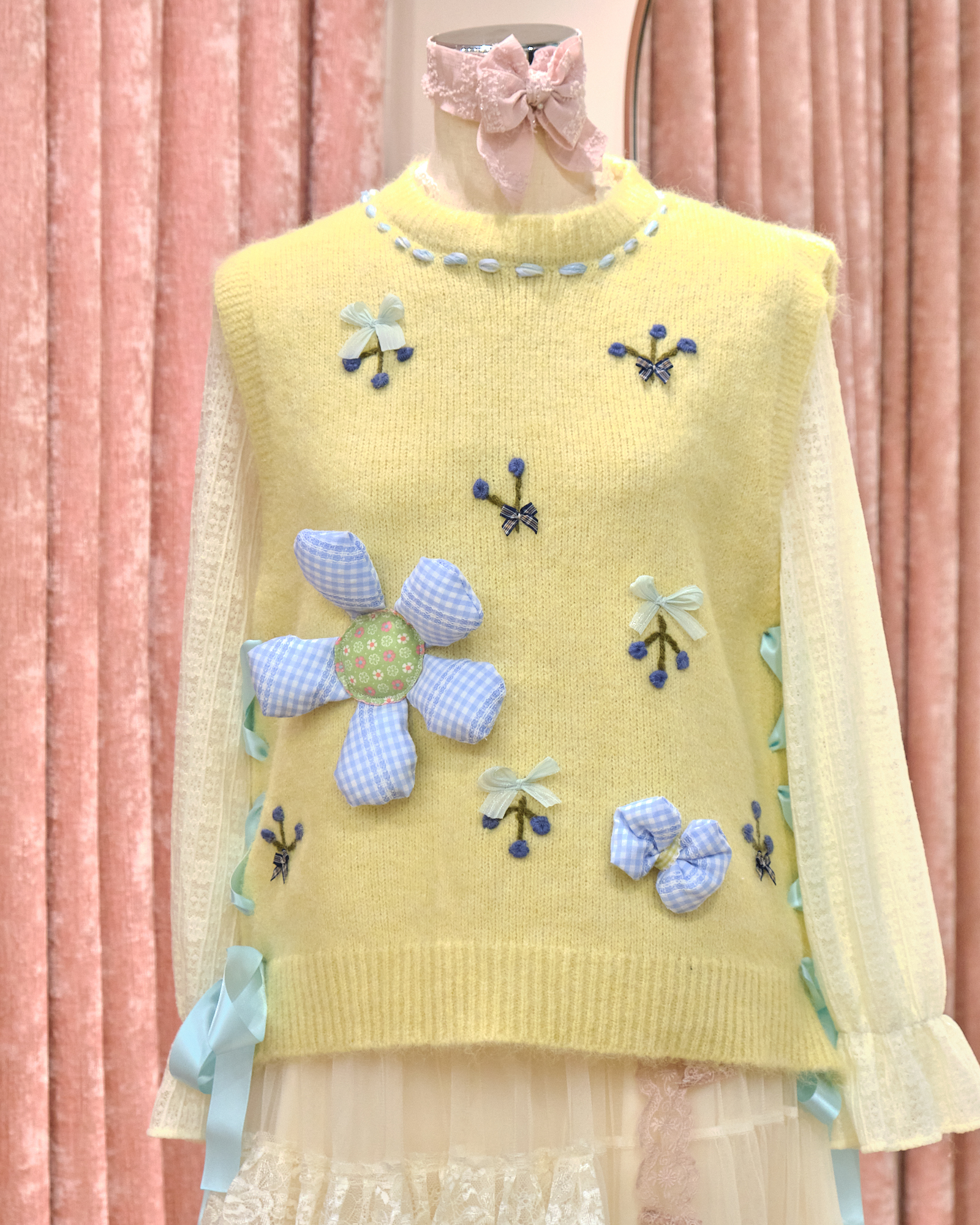 12897 Hand-Stitched Floral Lapel Knitted Vest Top