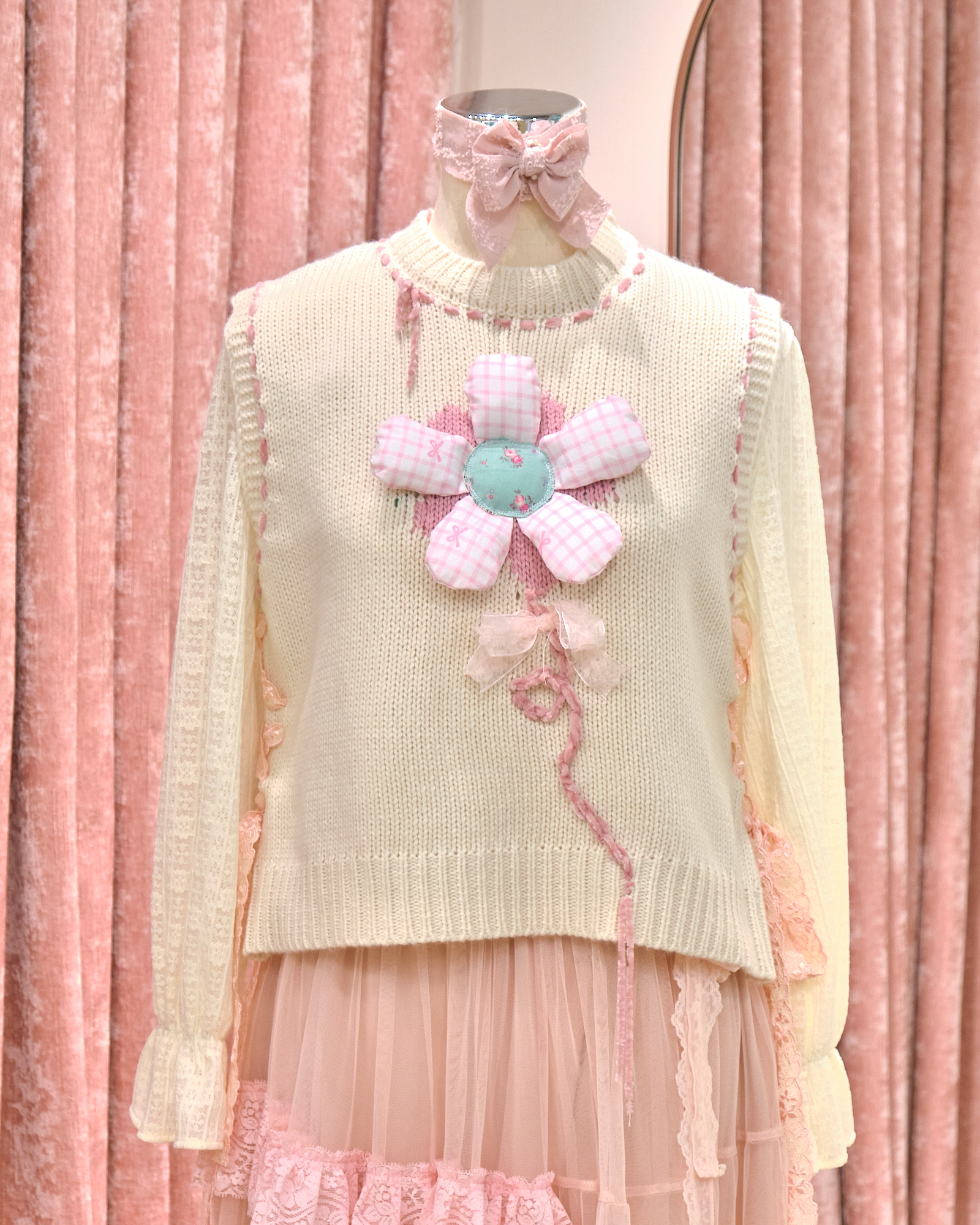 12892 Hand-Stitched Floral Lapel Knitted Vest Top