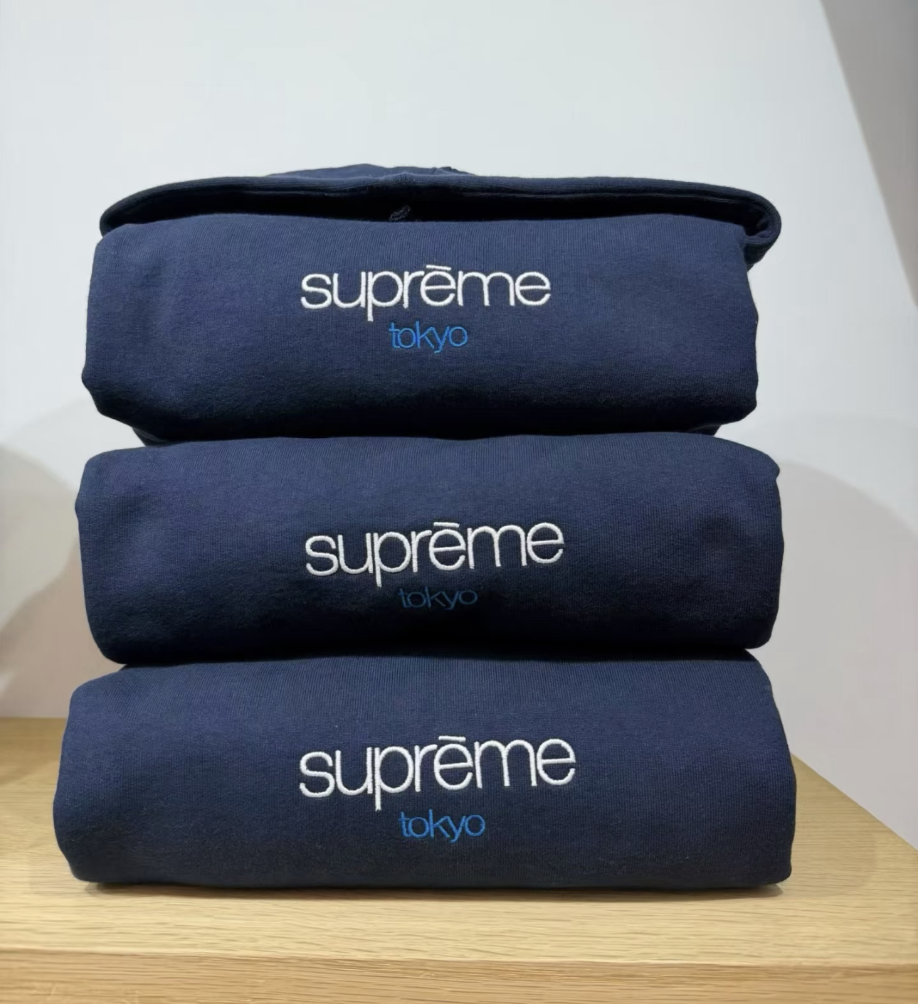 Supreme FW25 Classic Logo Shop Hooded Tokyo Exclusive 東