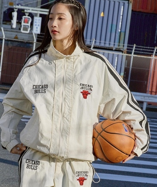 <一件就免運!!!> 日本限定 NBA 訂製球隊標誌 刺繡 抽繩 防潑水 立領 外套