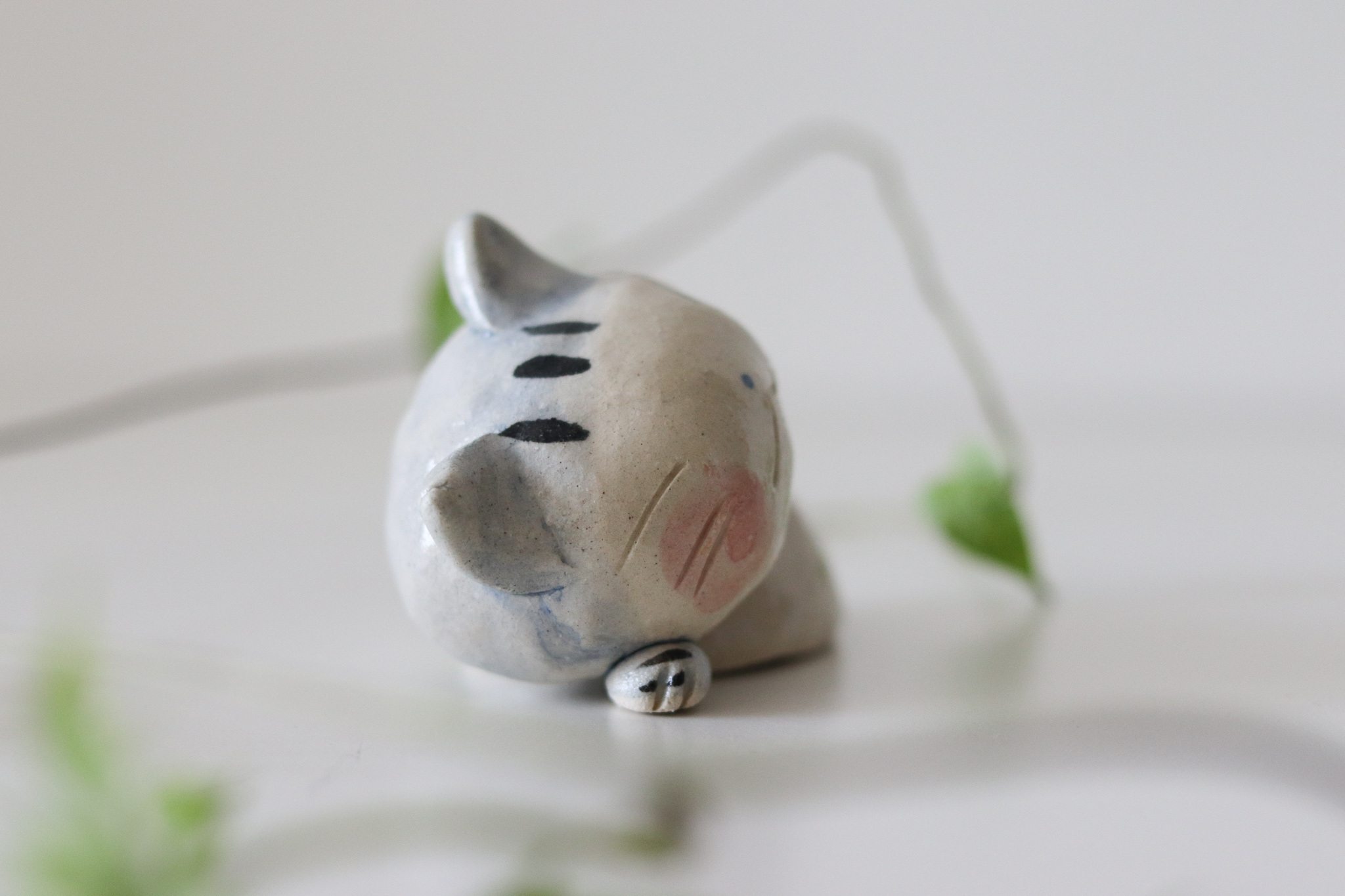 日本 舞陶館 手作 側躺藍色虎斑貓 陶瓷 擺飾