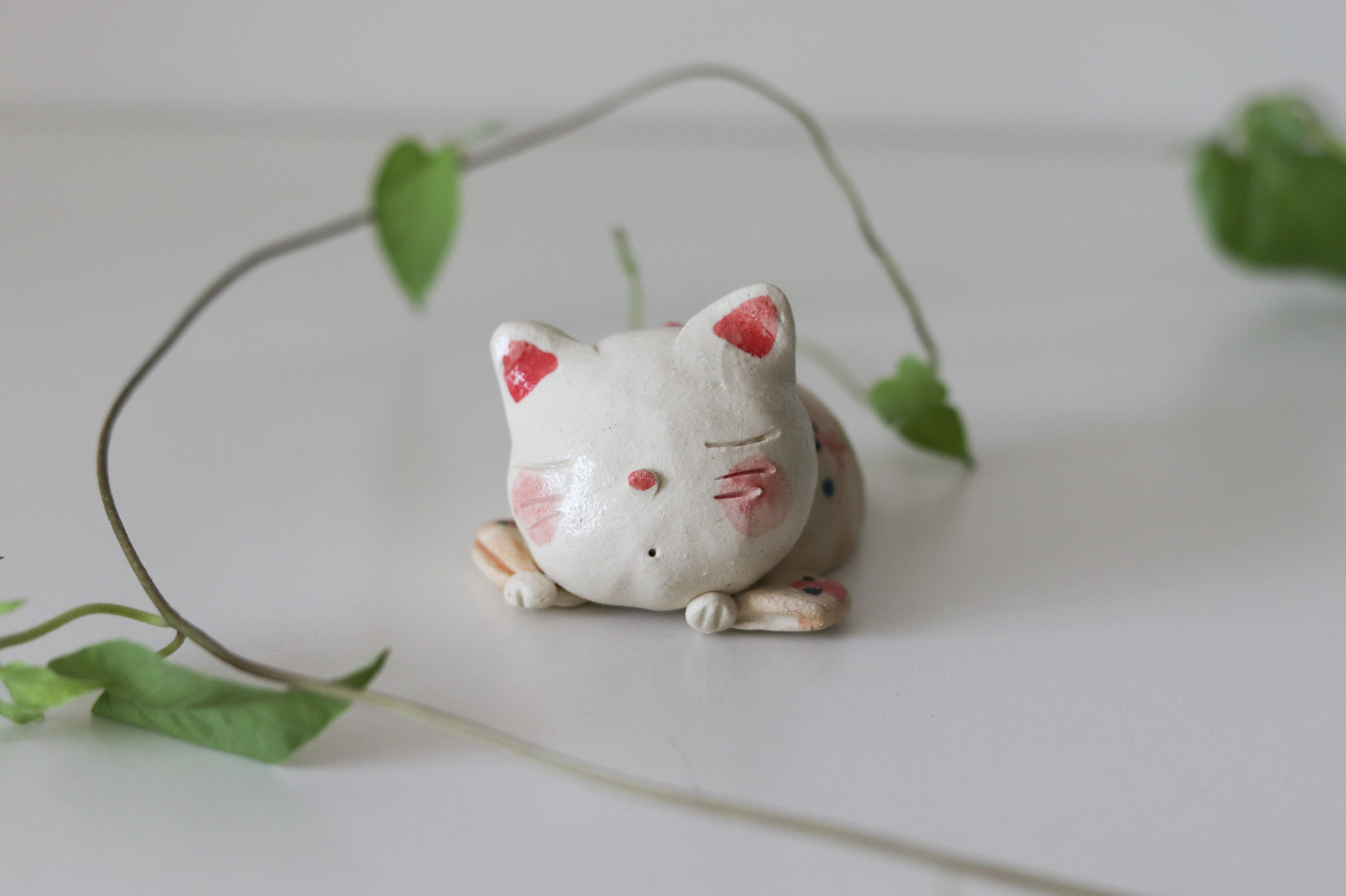 日本 舞陶館 手作 穿和服睡貓 陶瓷 擺飾