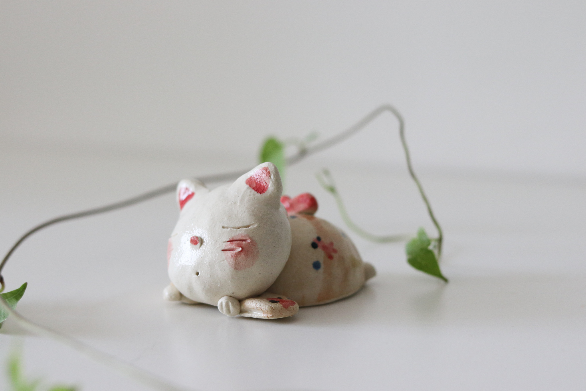 日本 舞陶館 手作 穿和服睡貓 陶瓷 擺飾