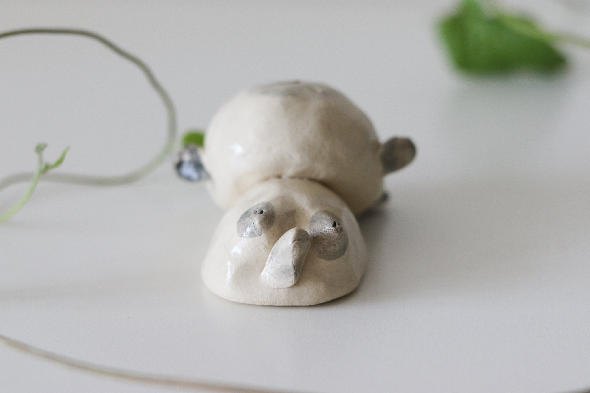 日本 舞陶館 手作 躺姿貓咪 陶瓷 擺飾