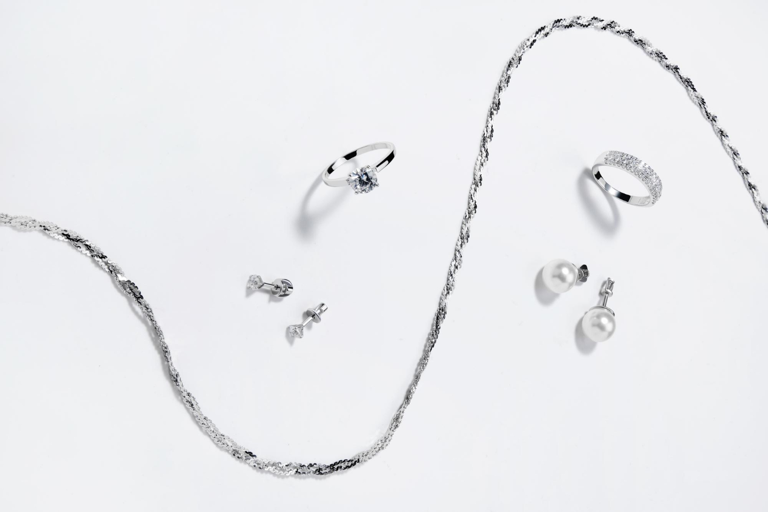 925純銀是什麼？一次搞懂材質介紹、保養方法與挑選技巧