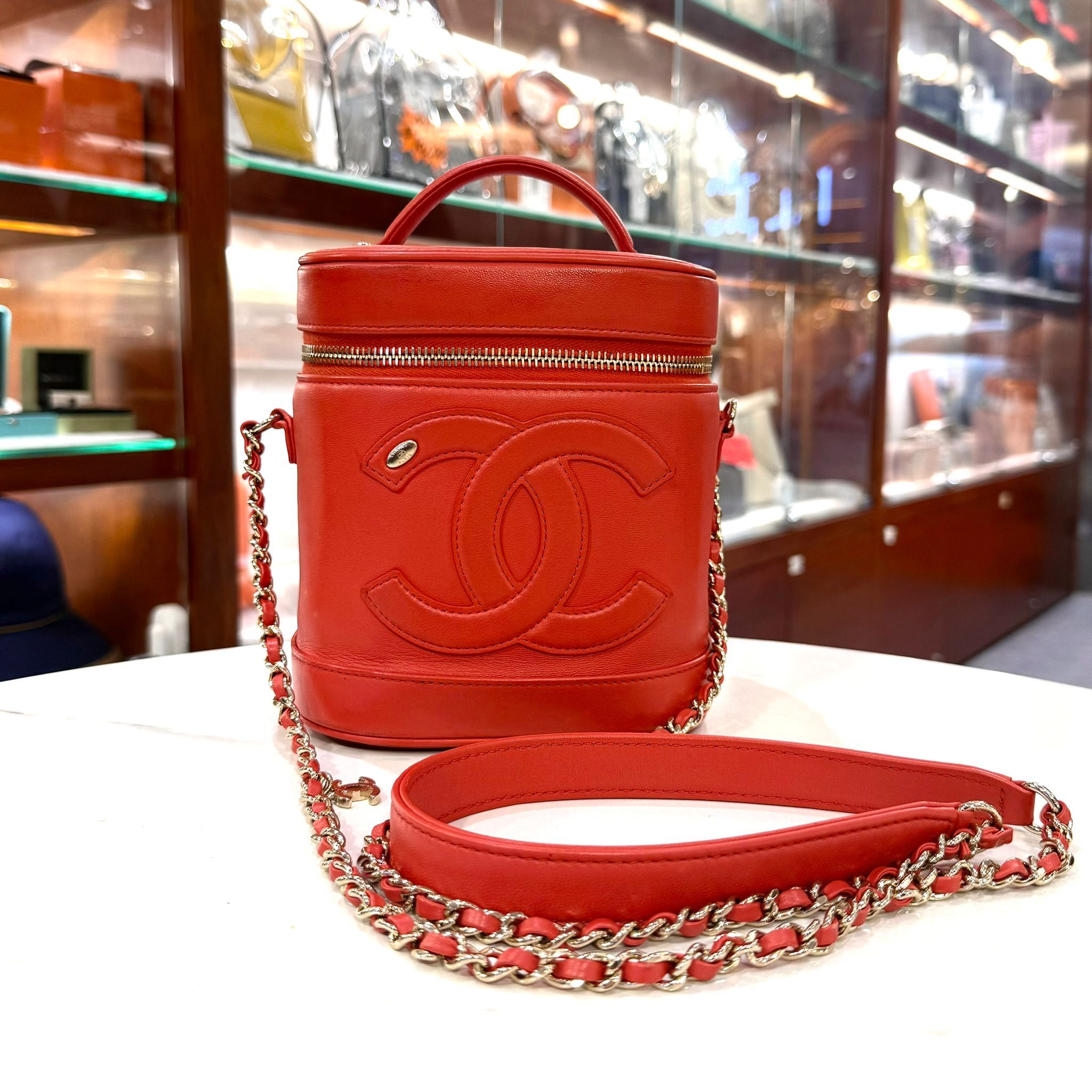 90%NEW二手CHANEL VANITY CASE化妝袋 橙紅色羊皮淡金扣水桶袋 @28開 #兩年免費保養 #香榭站正品