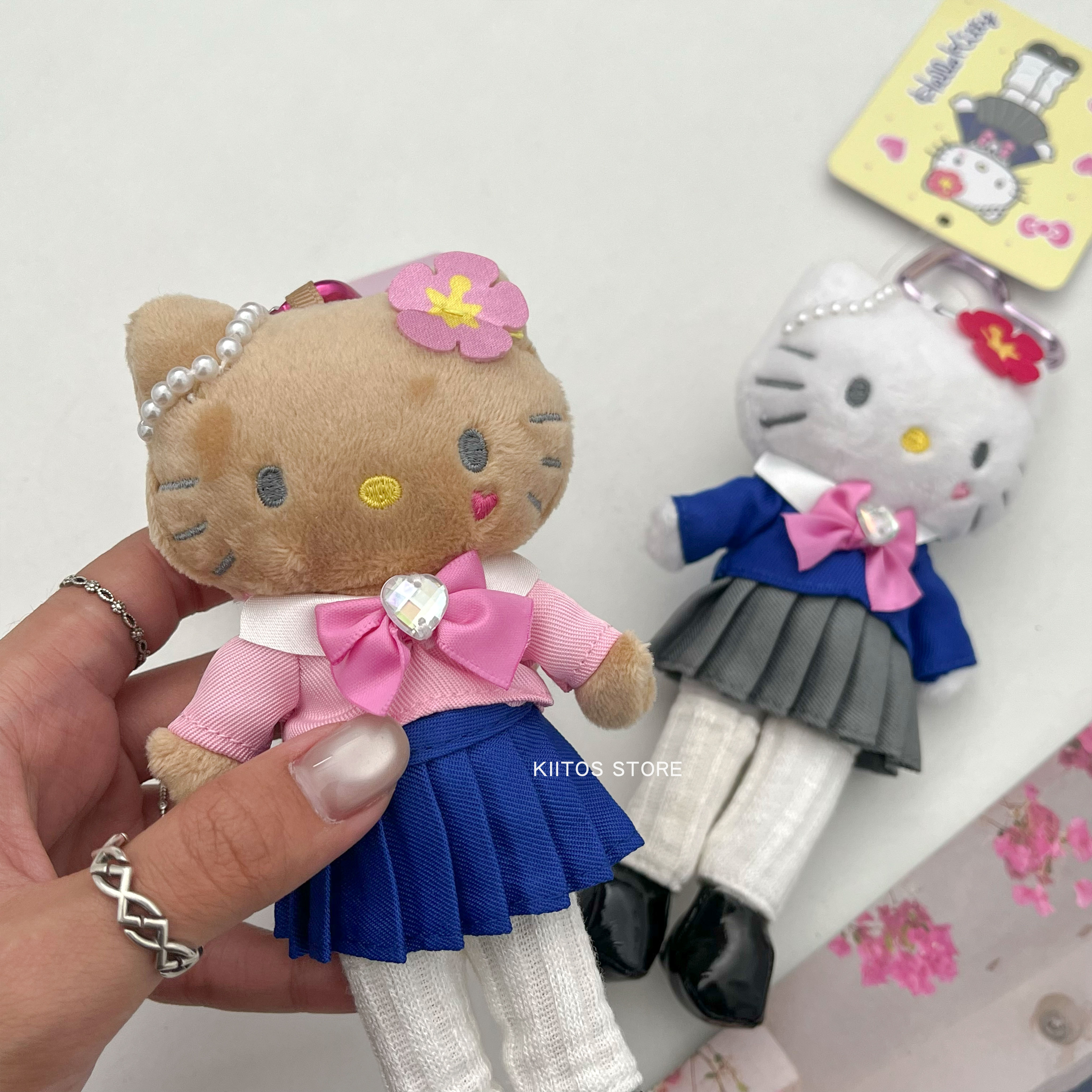 【現貨】正版三麗鷗 Sanrio GOGO GAL系列 黑皮 Hello Kitty 貴婦 學生服 吊飾