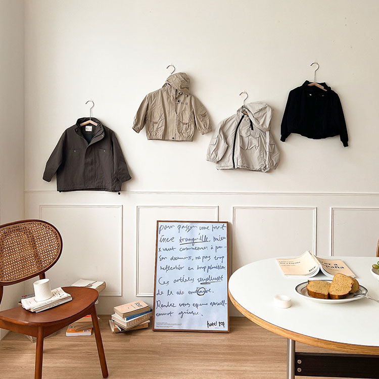 灰色休閒連帽外套