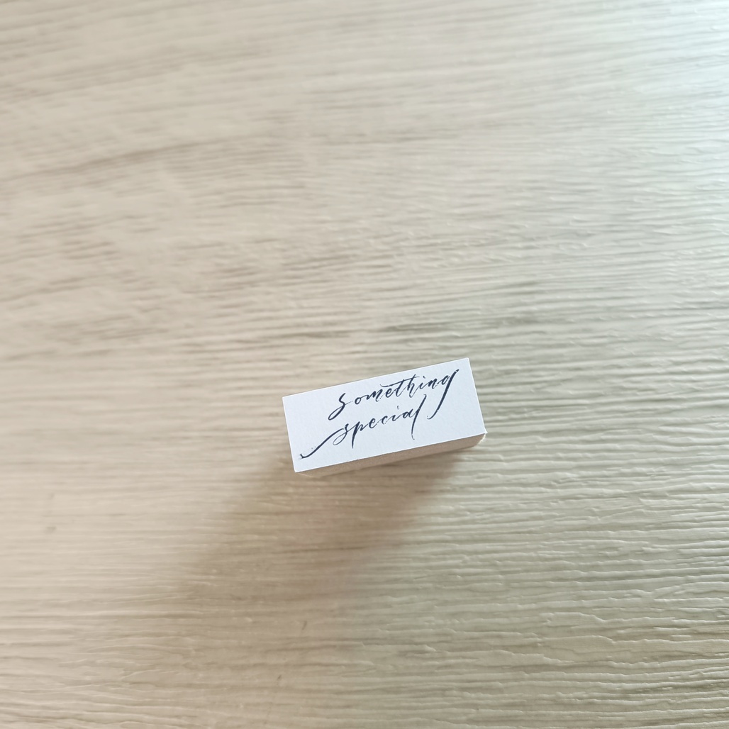 茄子先生．Something special 英文字木頭印章
