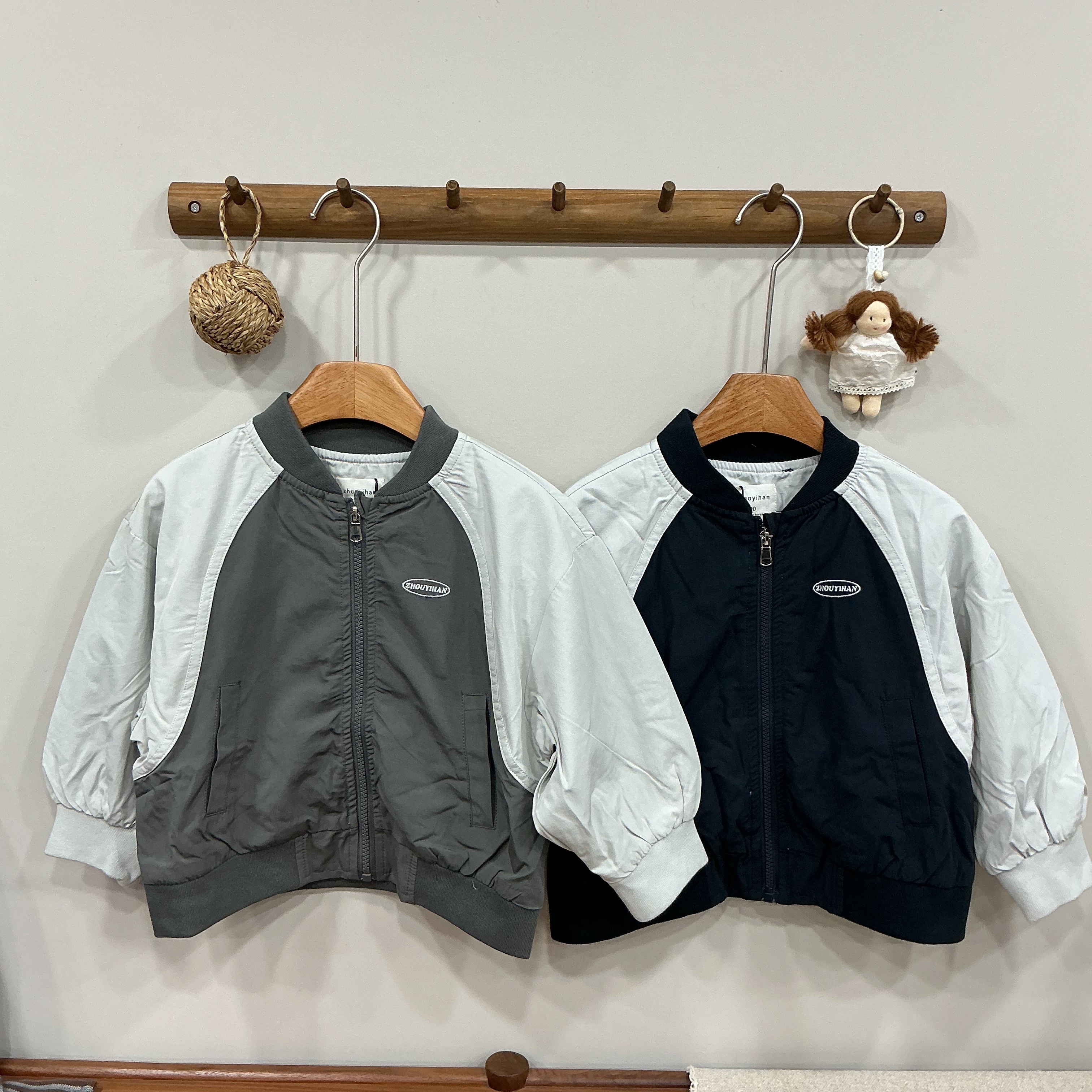 A03400英文字標棒球外套