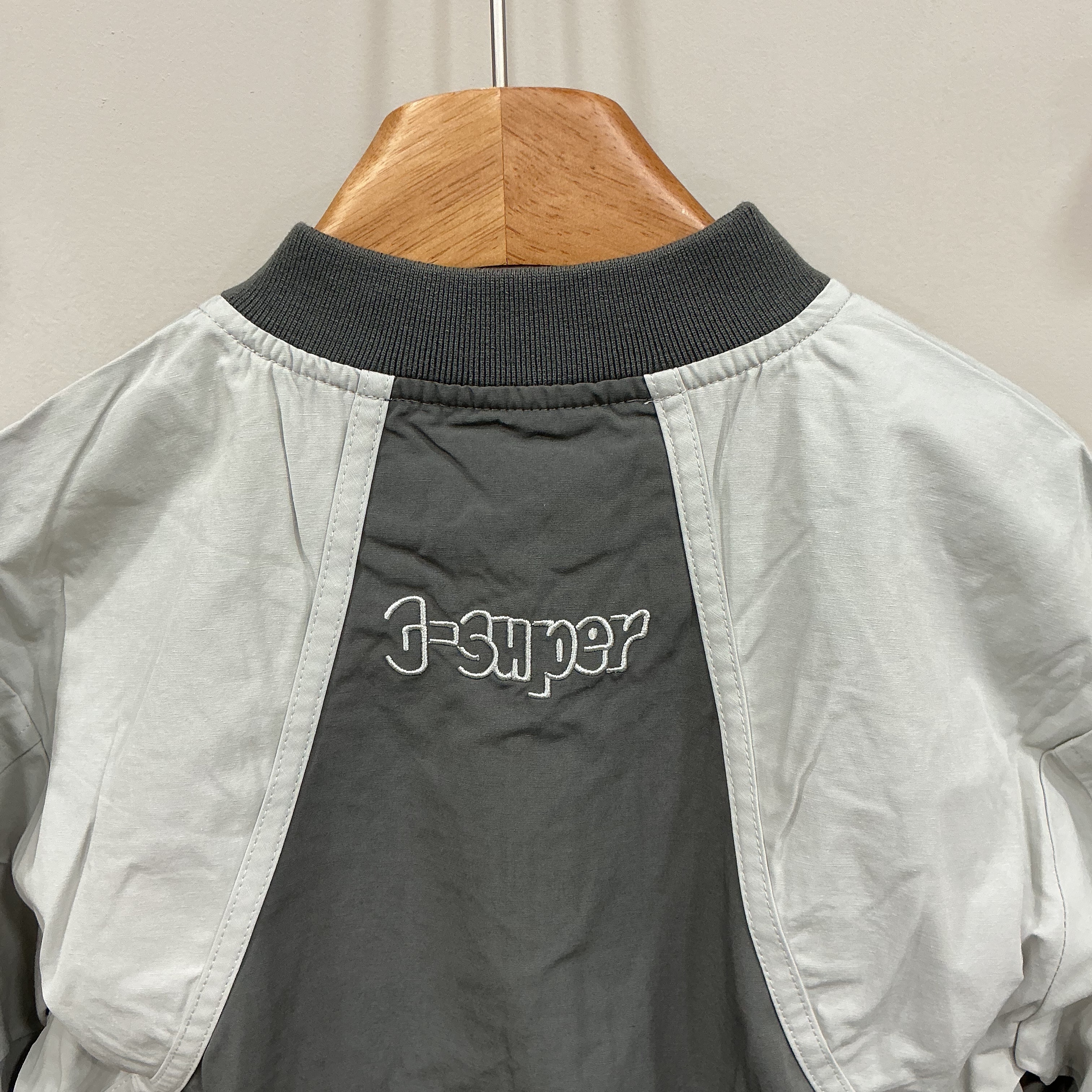 A03400英文字標棒球外套