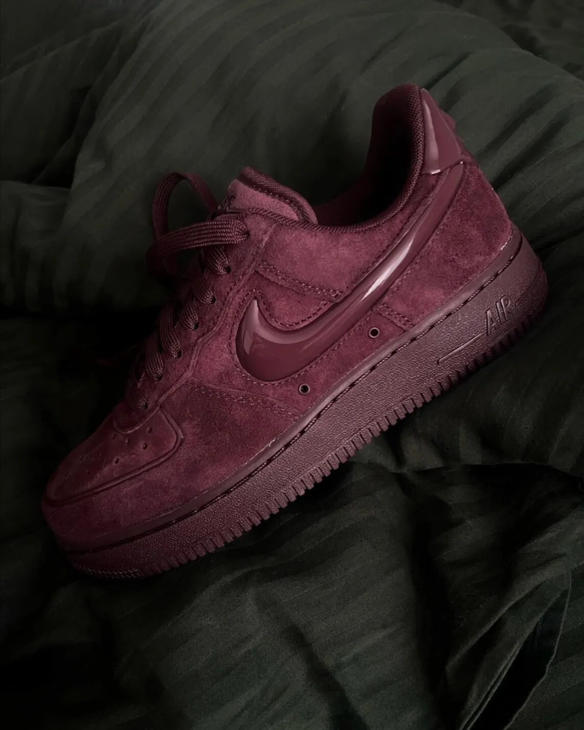 "代購" NIKE AIR FORCE 1 AF1 酒紅 絨面 女鞋 HV4406-600