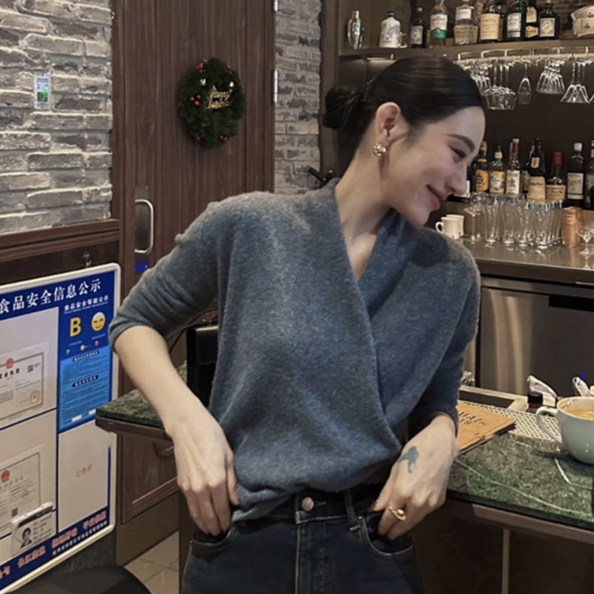 100%羊絨交疊V領長袖針織上衣-S-L / 2色 (Elegant & Love)