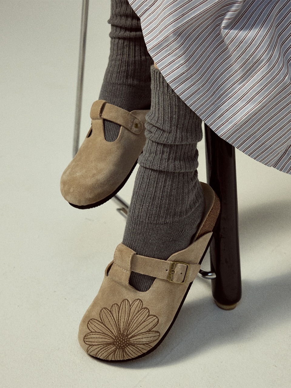 Mardi Mercredi CLASSIQUE T-STRAP SUEDE MULE
