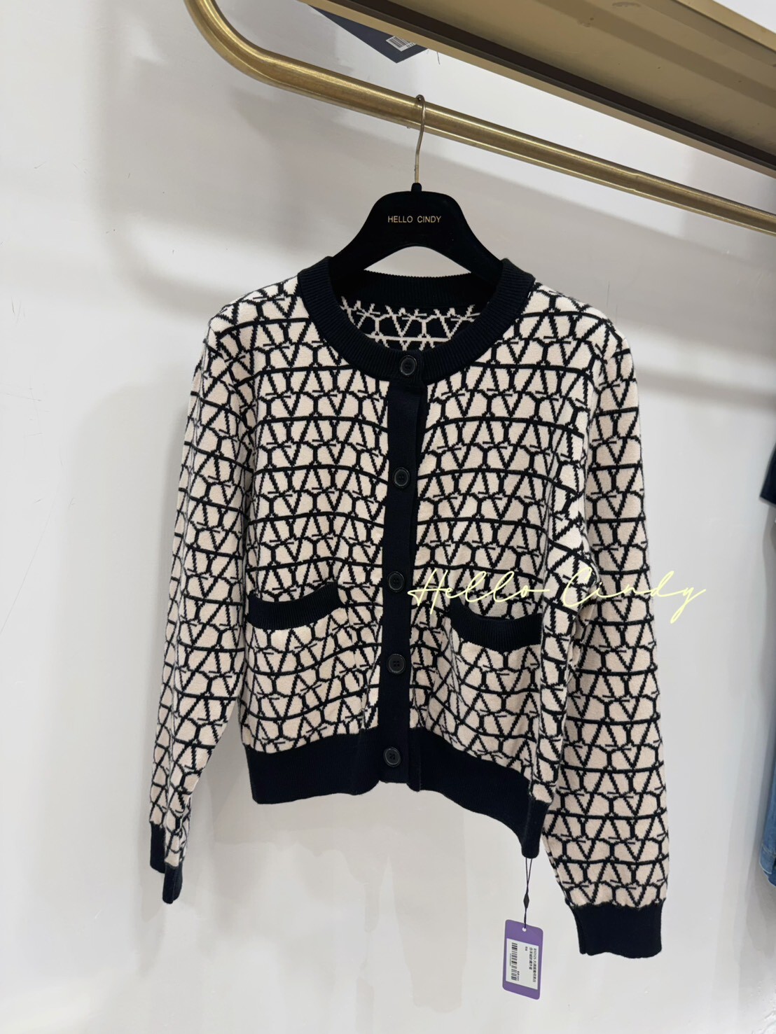 B10125 大牌感幾何黑白仿羊絨針織外套