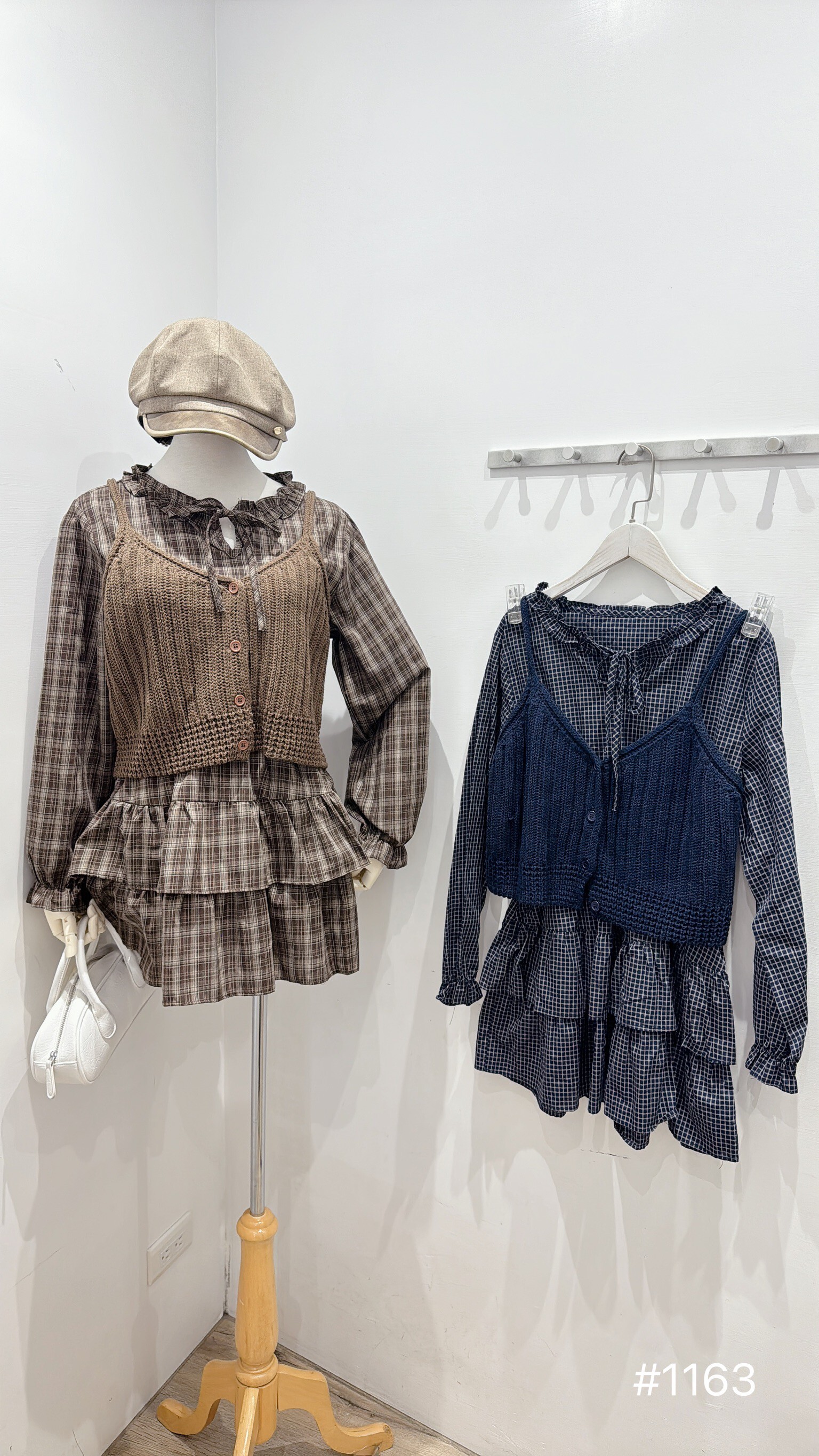 針織背心+格紋短洋