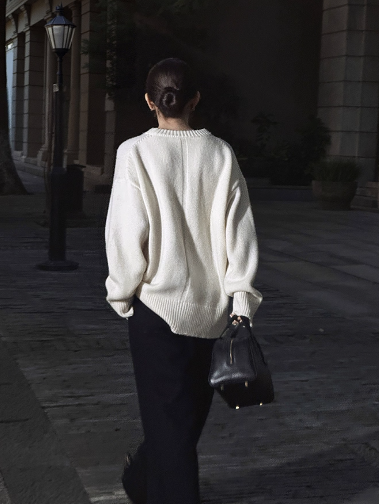 雲朵白落肩寬鬆感針織上衣毛衣-S-L (Elegant & Love)