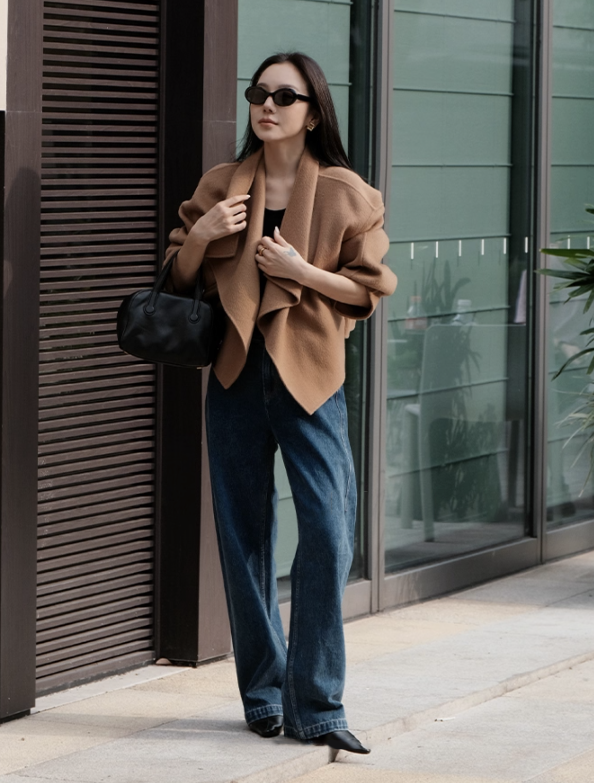 奶茶杏不規則領片造型短版羊毛大衣外套-S-L (Elegant & Love)