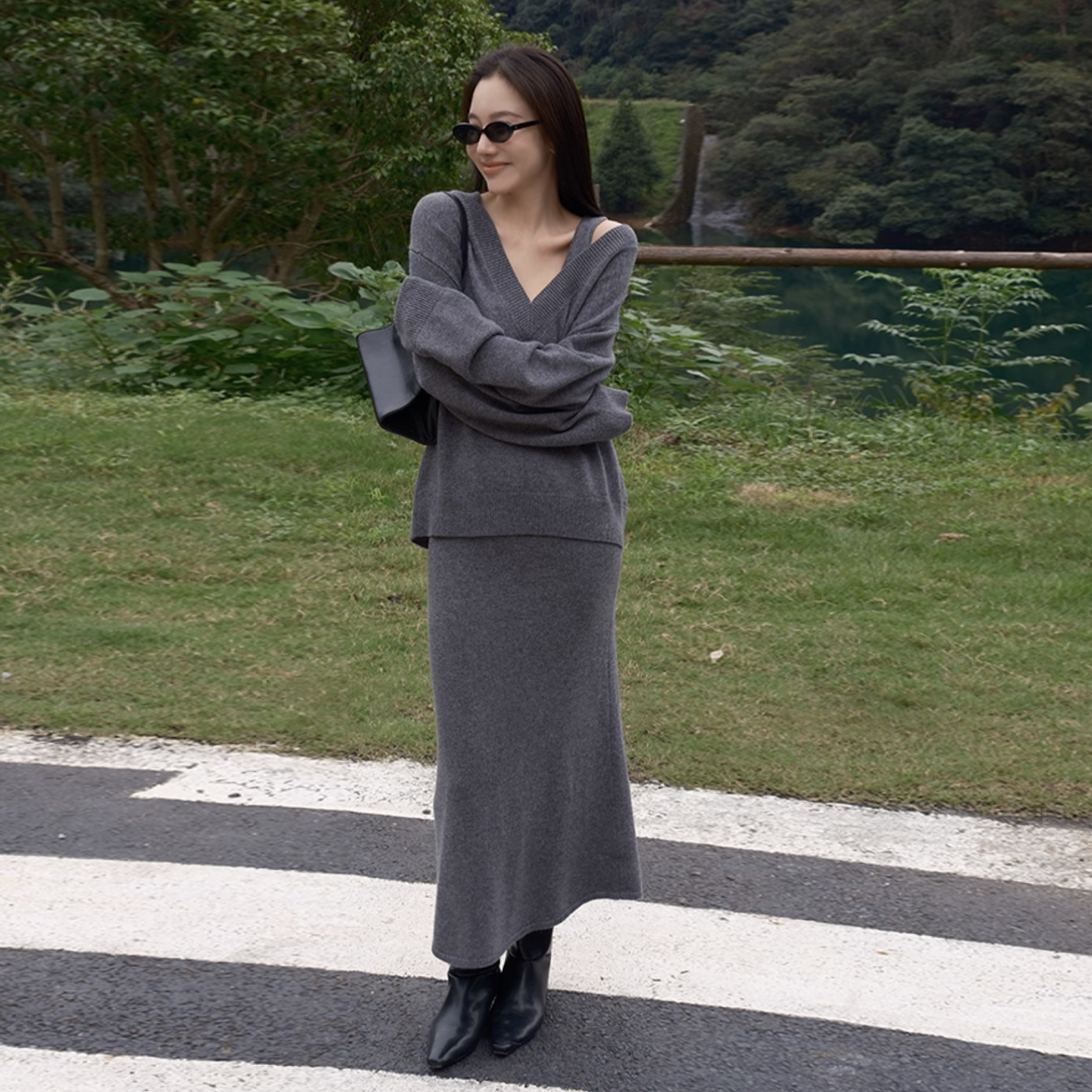 慵懶感格雷色系V領毛衣+背心裙SET-S-L (Elegant & Love)