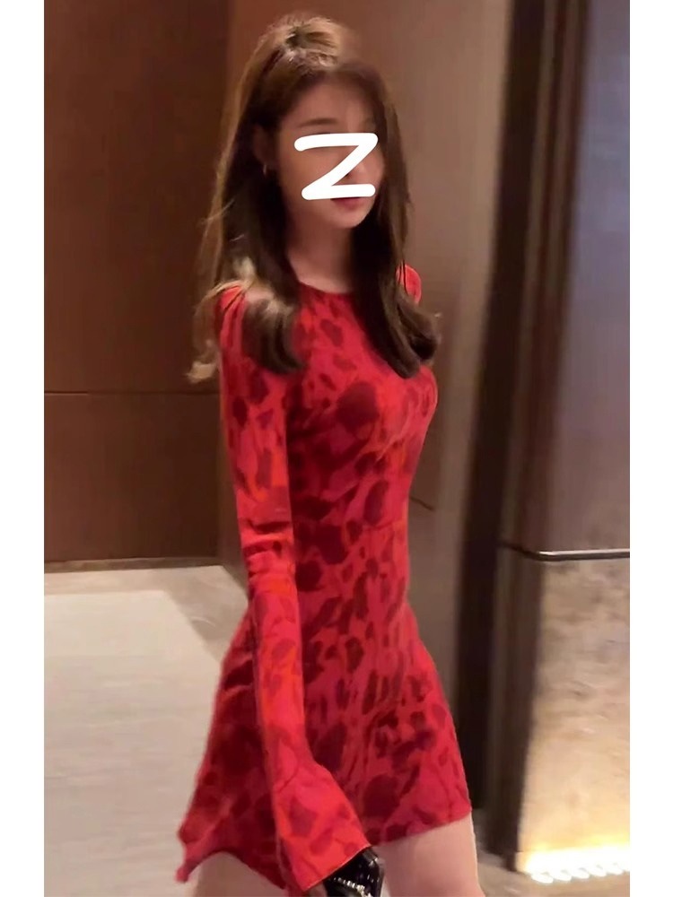 暈染印花 紅色雪紡喇叭袖洋裝