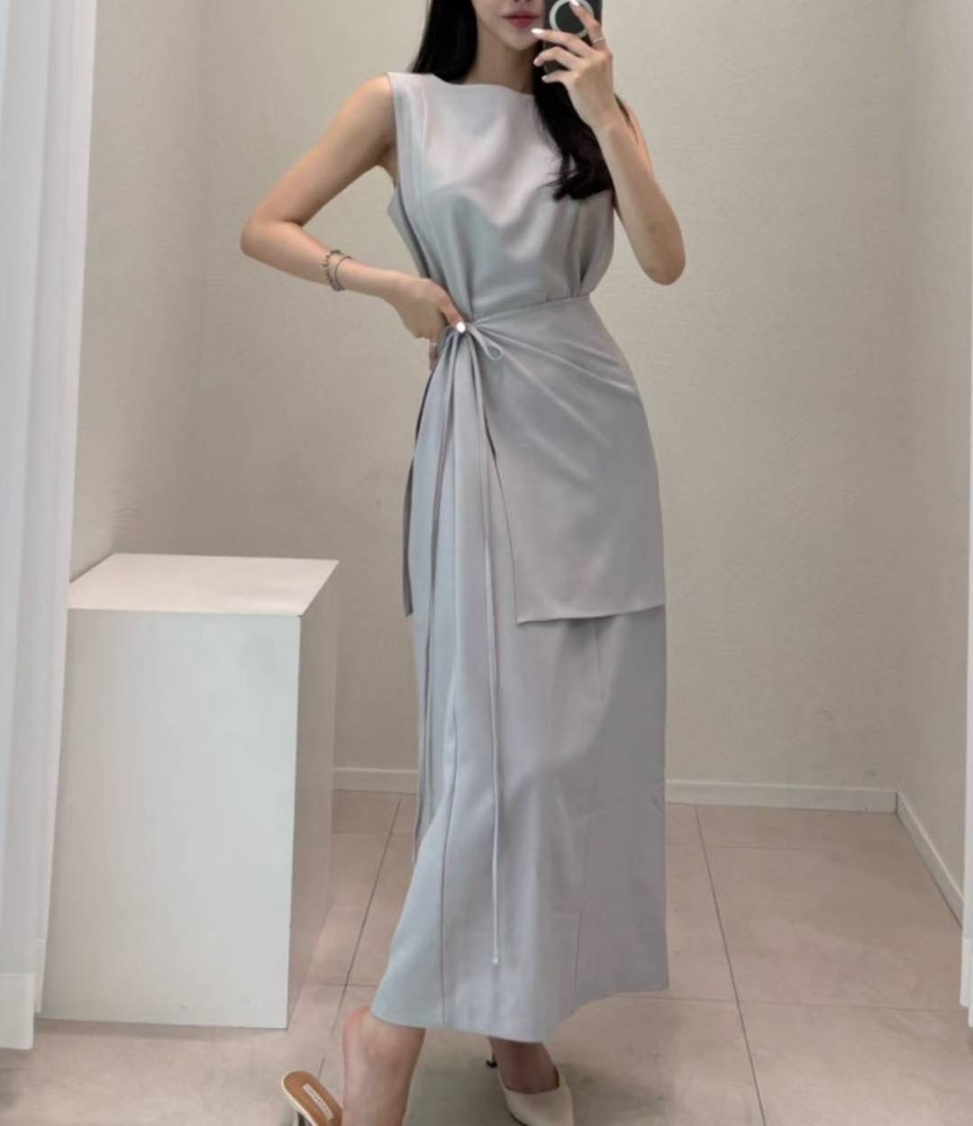 【現貨】綁帶設計無袖洋裝 極簡氣質修身長洋