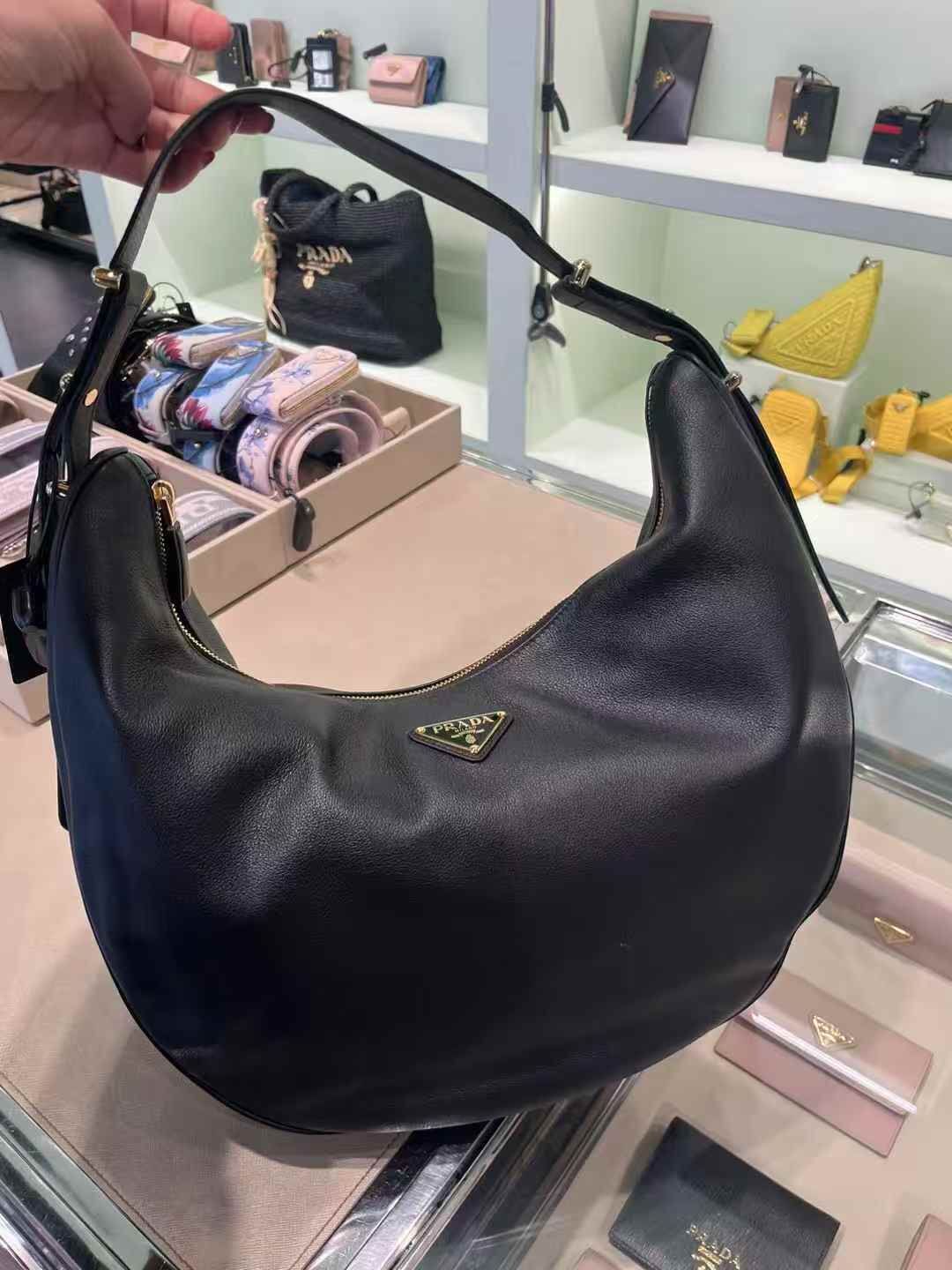 Outlet Prada Hobo Bag