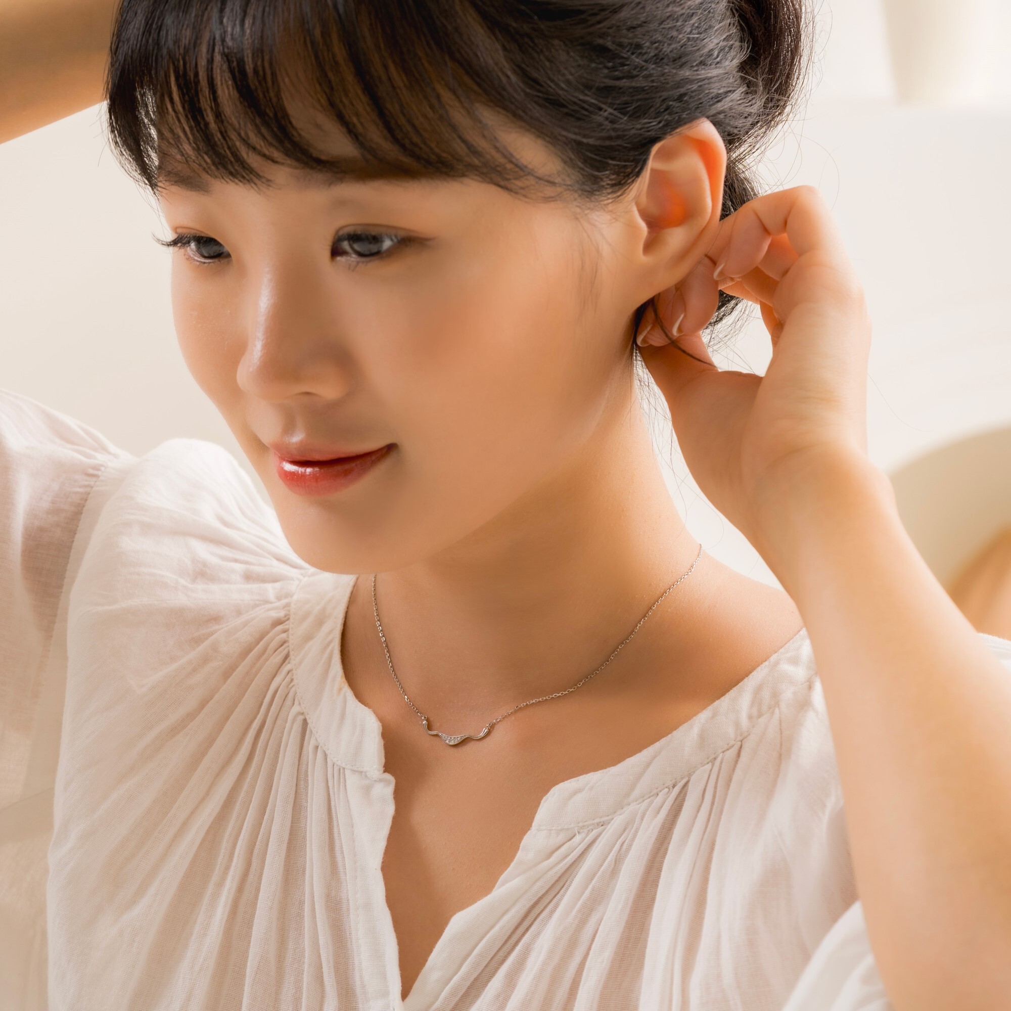 925純銀項鍊，適合作為鎖骨鍊配戴，親膚又抗過敏