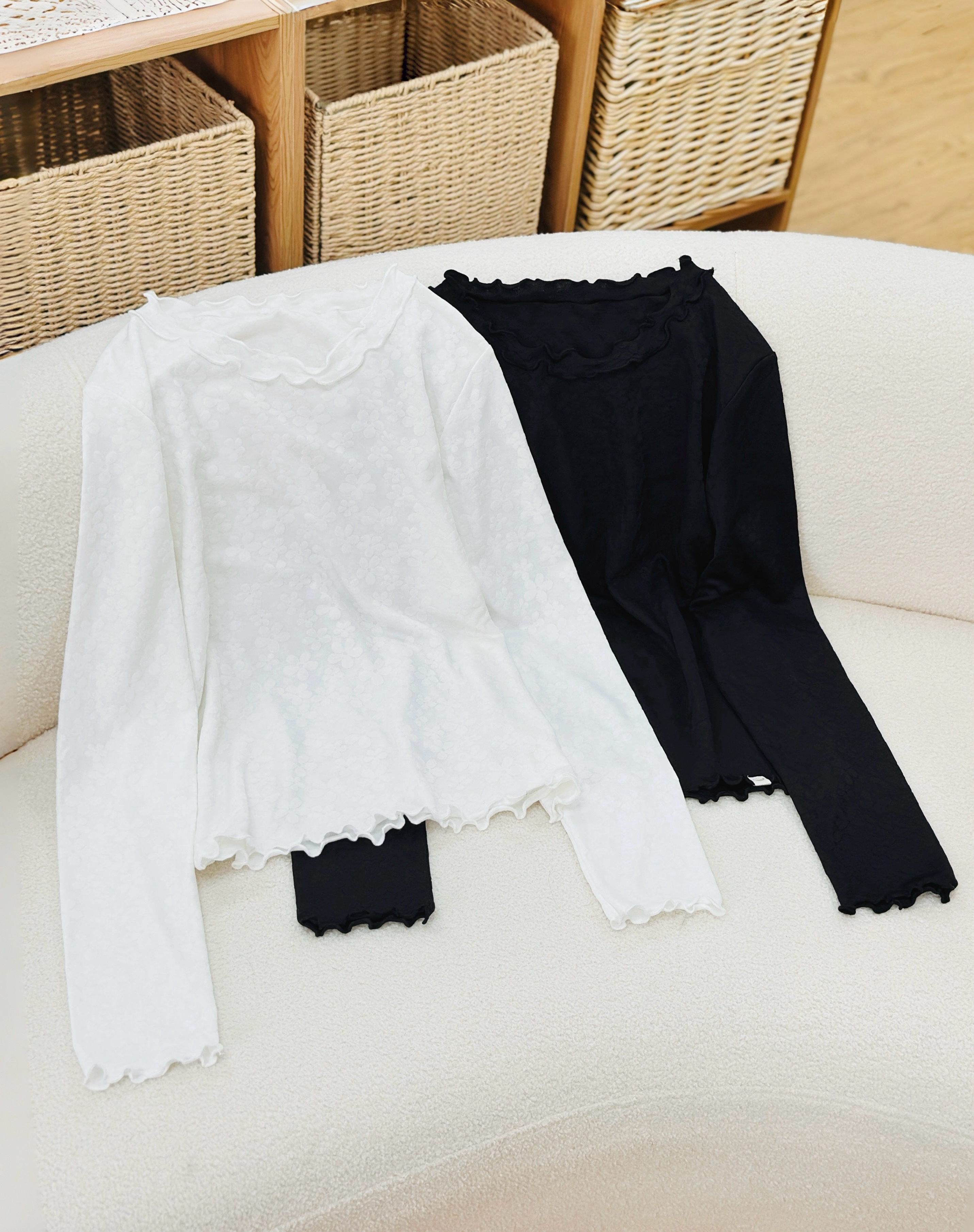 兩色 / 花花雙層滾邊長袖上衣 / Floral Scallop Trim Layered Top