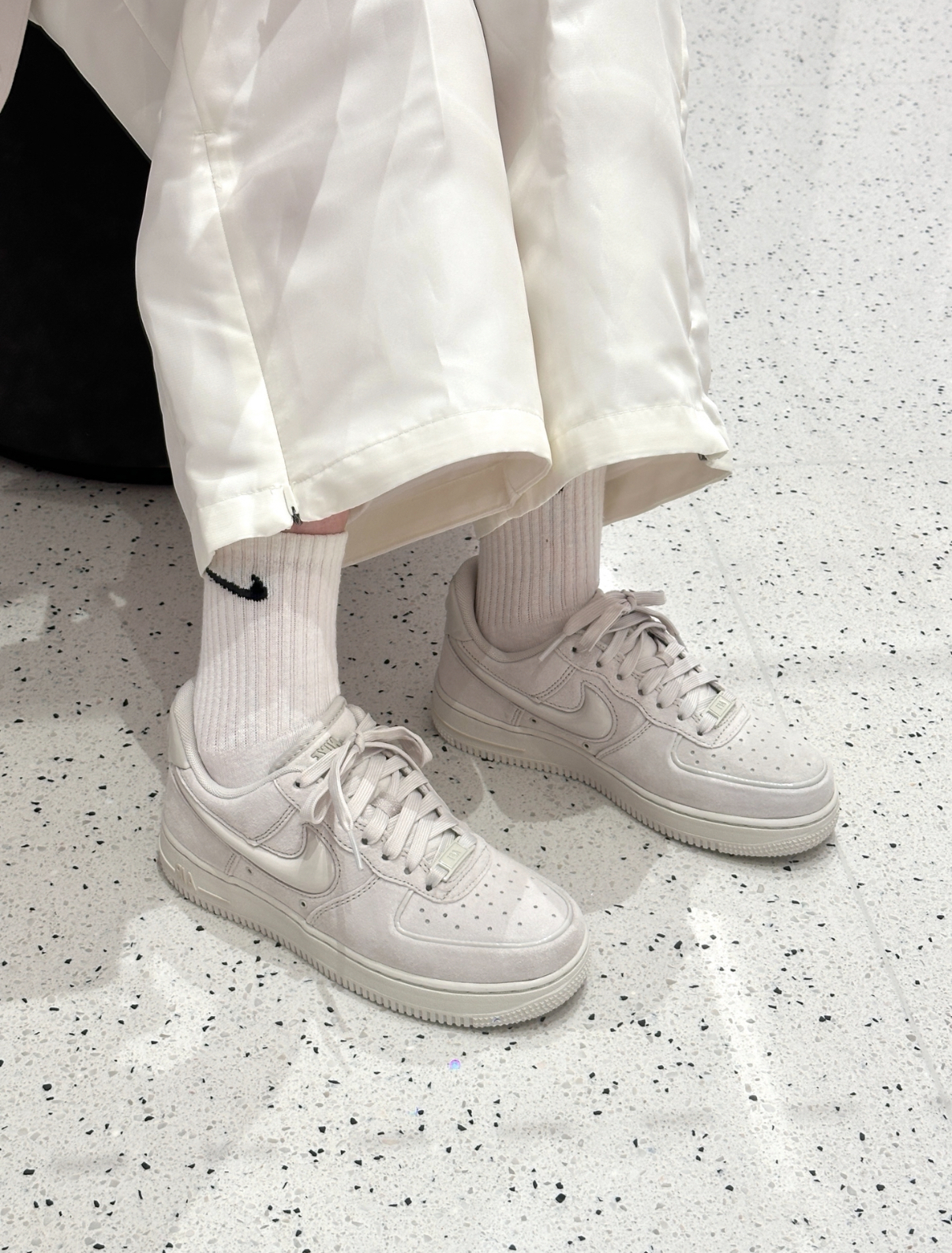 Nike Air Force 1 AF1 奶灰色 麂皮 絲絨 燕麥灰 淺灰白 絨面 果凍勾 女款 HV4406-001/預購