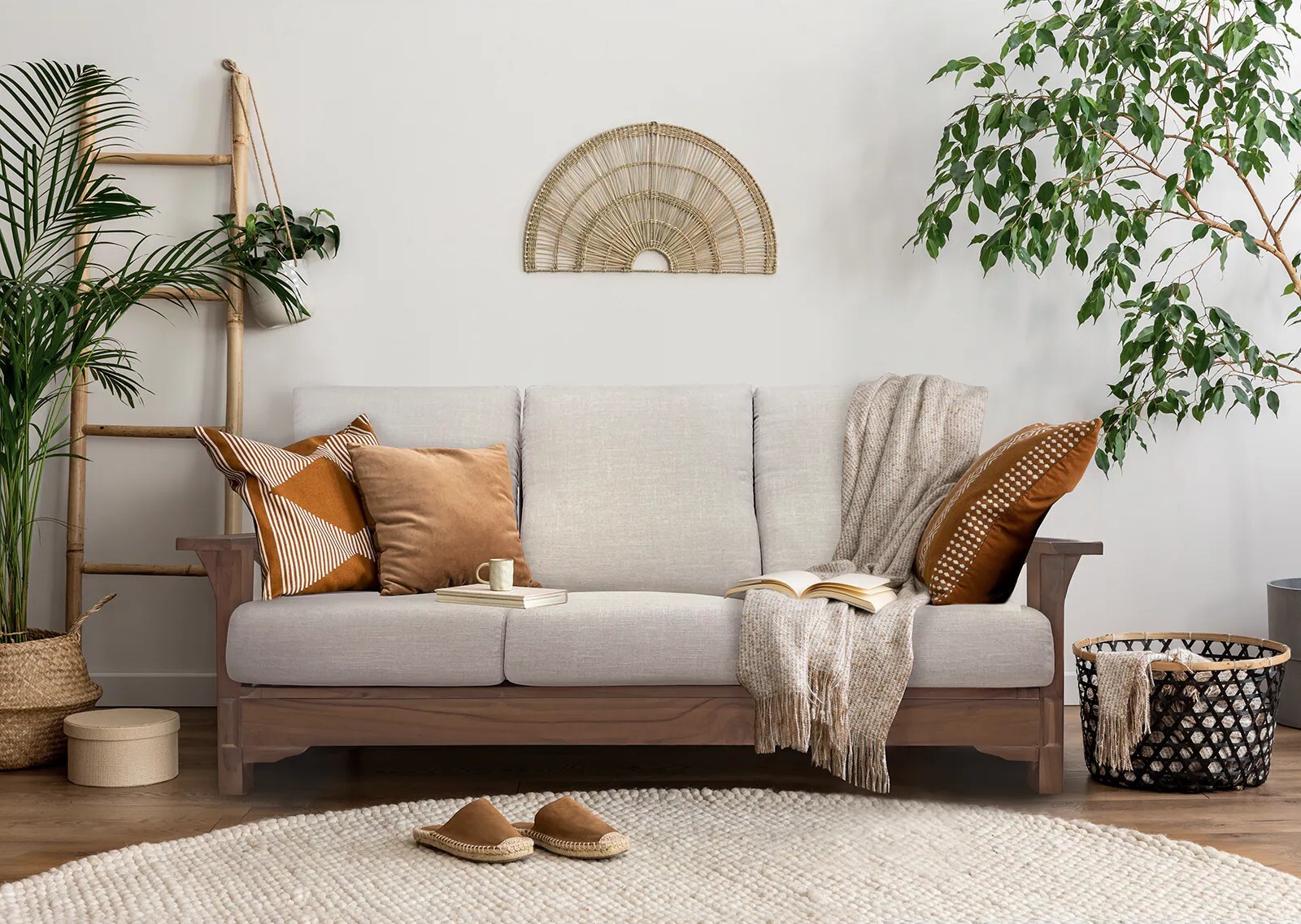 美胡色實木沙發